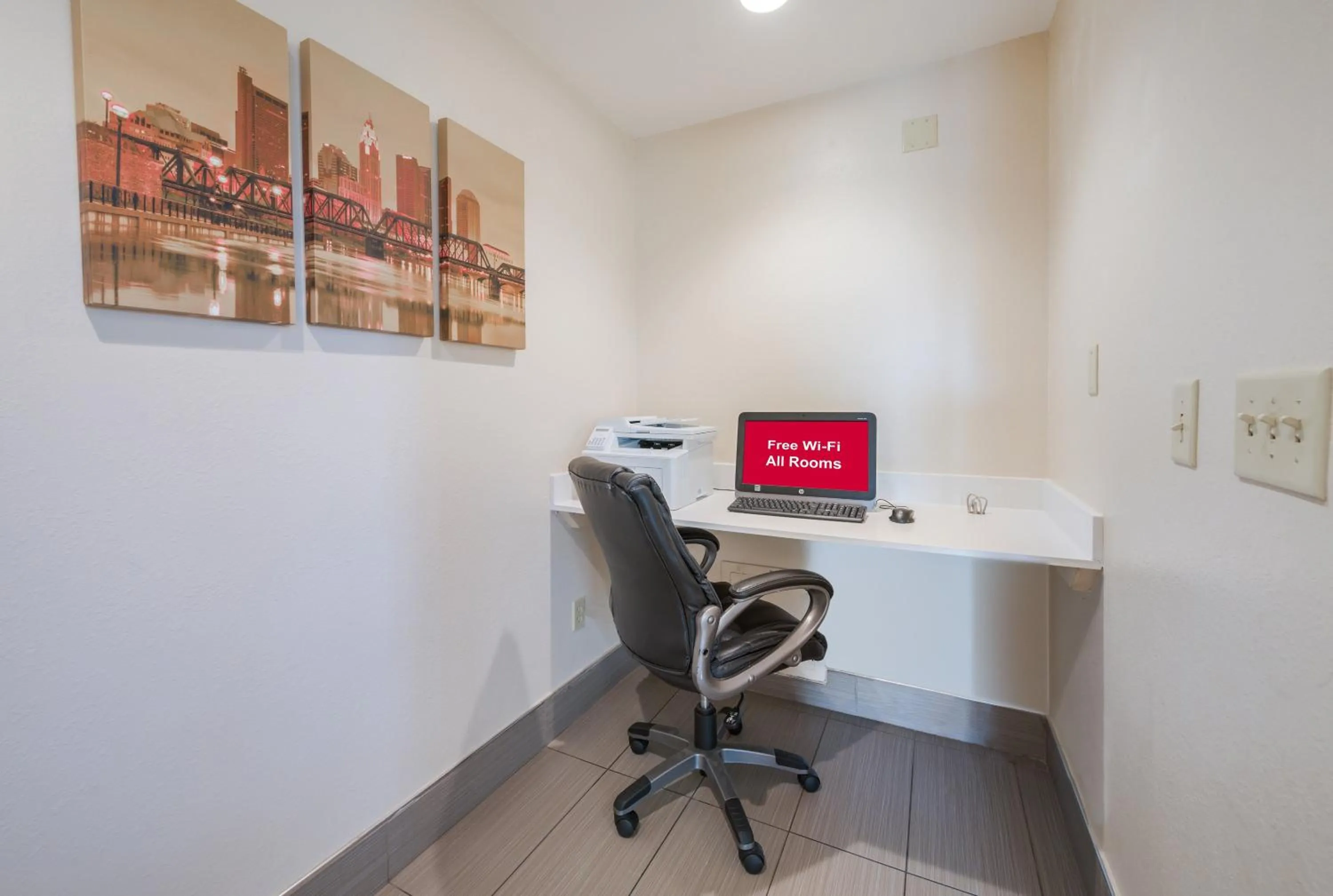 Business facilities in Red Roof Inn Columbus - Grove City