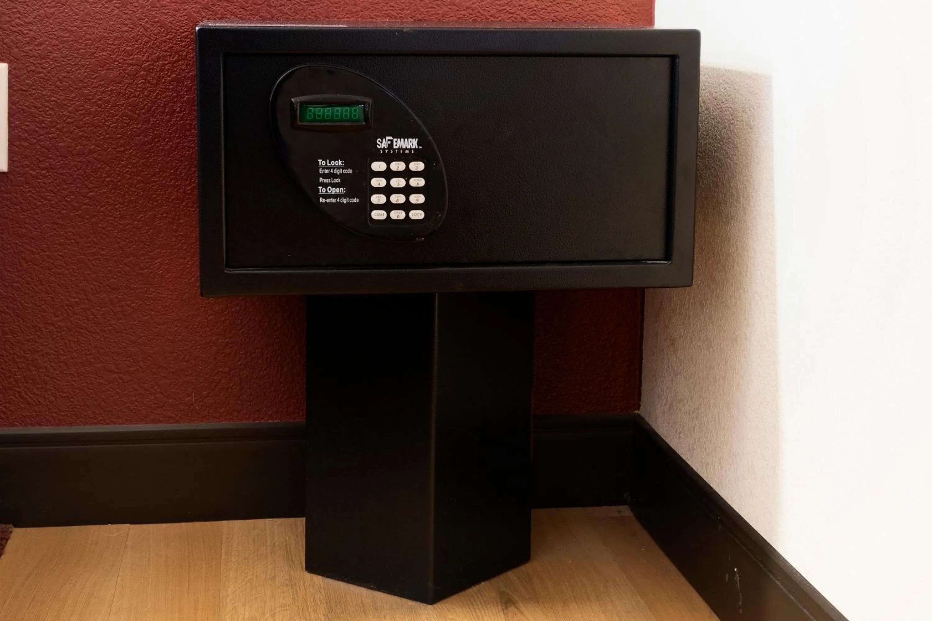 Photo of the whole room in Red Roof Inn PLUS+ Columbus Downtown - Convention Center