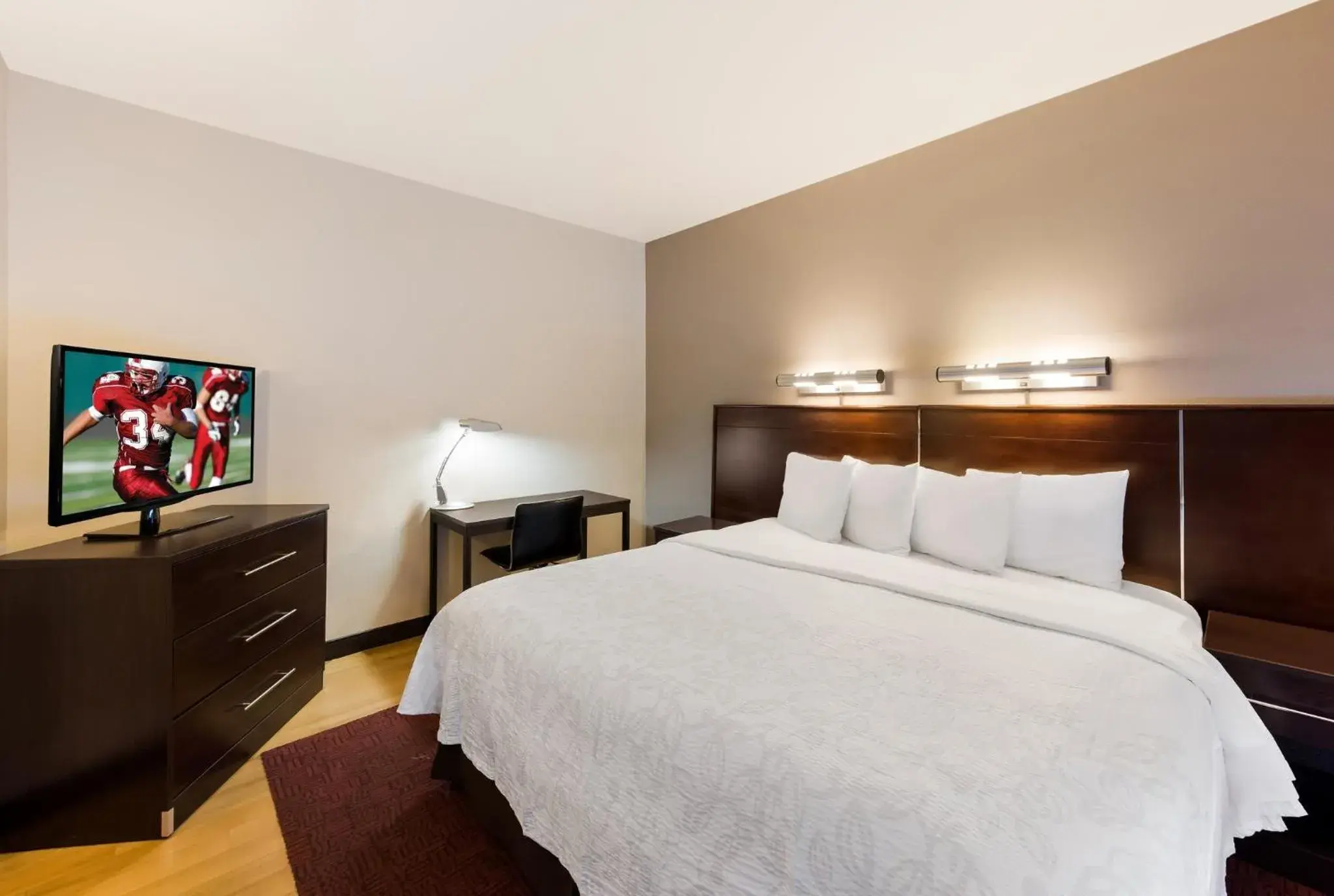 Suite King Room Smoke Free in Red Roof Inn PLUS+ Columbus Downtown - Convention Center Suite King Room Smoke Free in Red Roof Inn PLUS+ Columbus Downtown - Convention Center