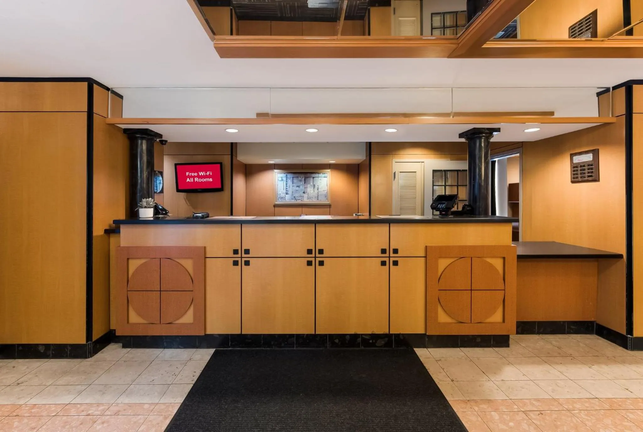 Lobby or reception in Red Roof Inn PLUS+ Columbus Downtown - Convention Center