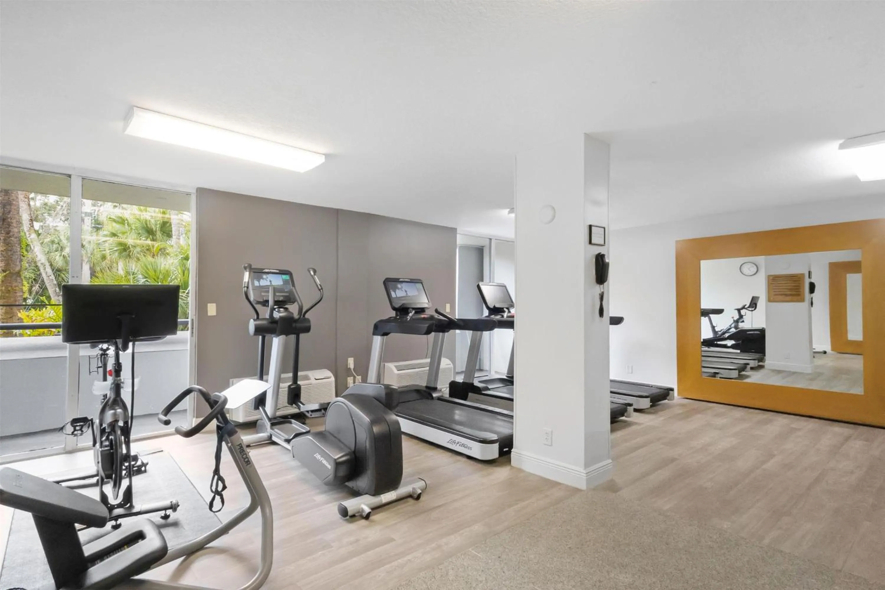 Fitness centre/facilities in DoubleTree by Hilton Palm Beach Gardens