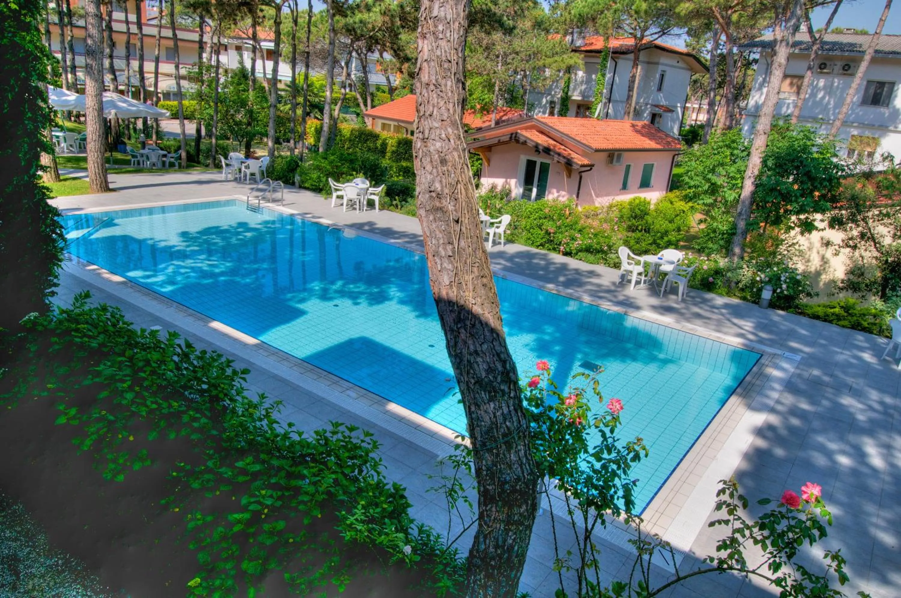 Swimming pool in Hotel Caracas