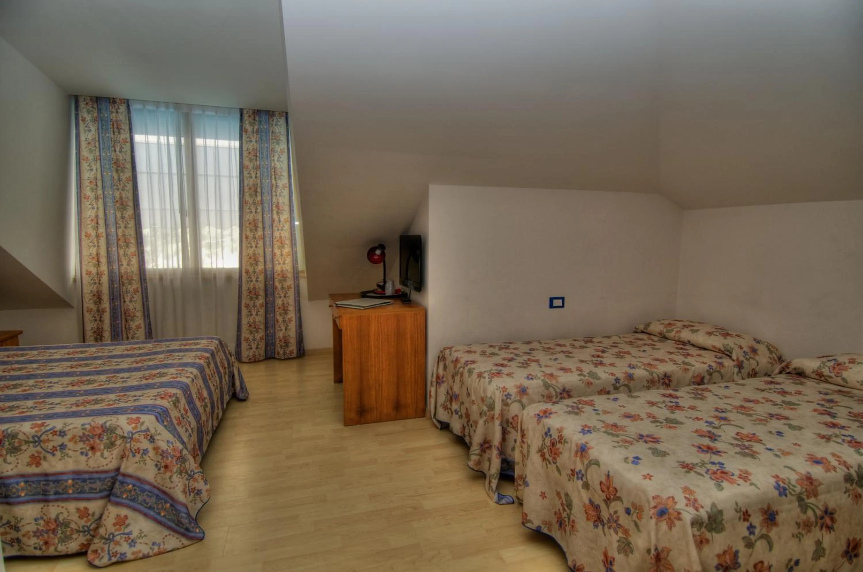 Photo of the whole room, Bed in Hotel Caracas