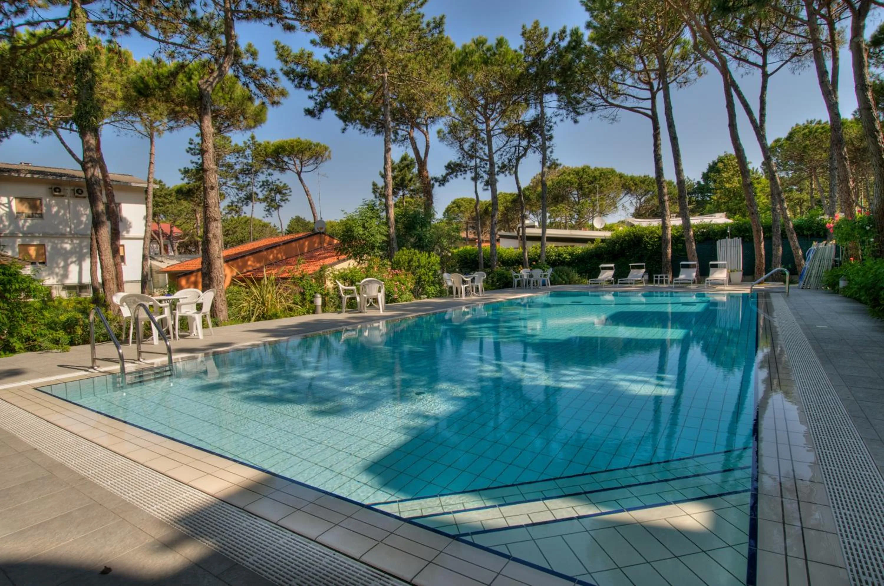 Swimming pool in Hotel Caracas