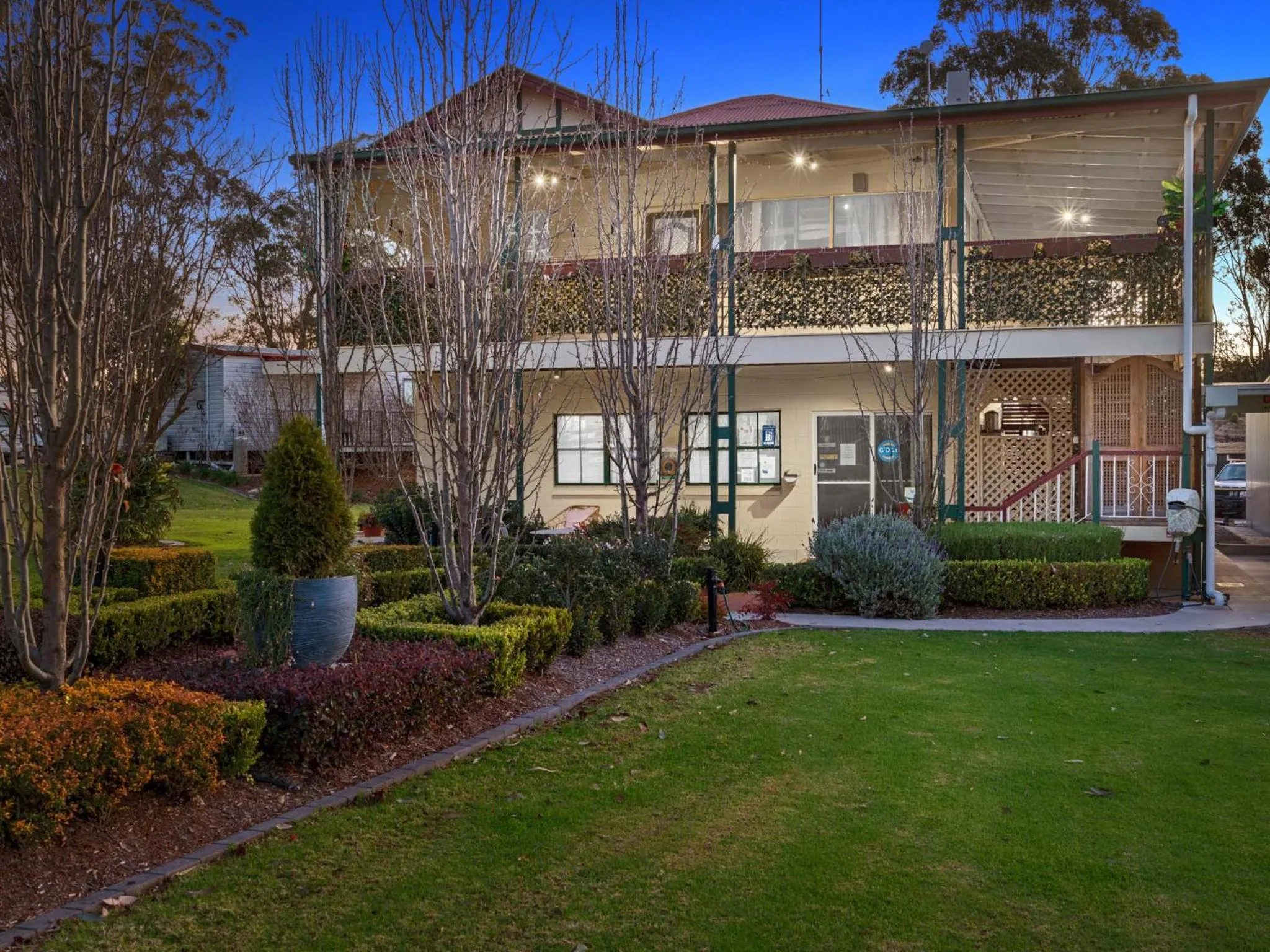 Country House Four-Bedroom in Crows Nest Tourist Park