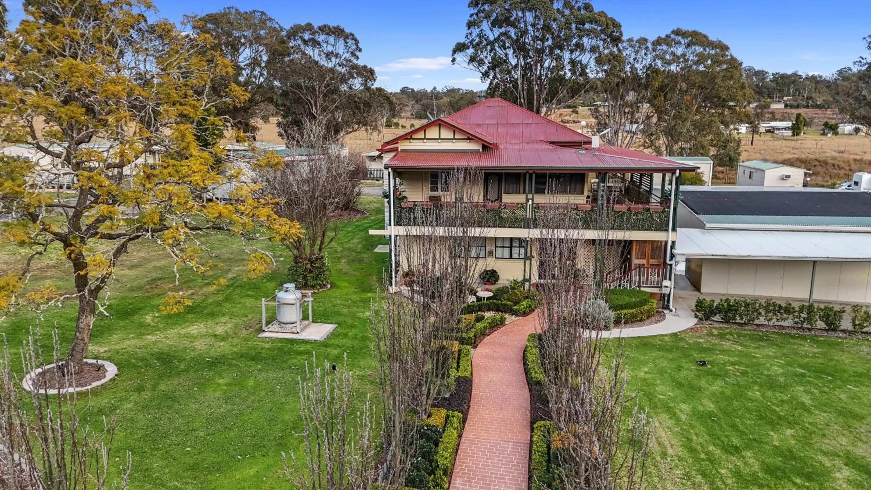 Property building in Crows Nest Tourist Park