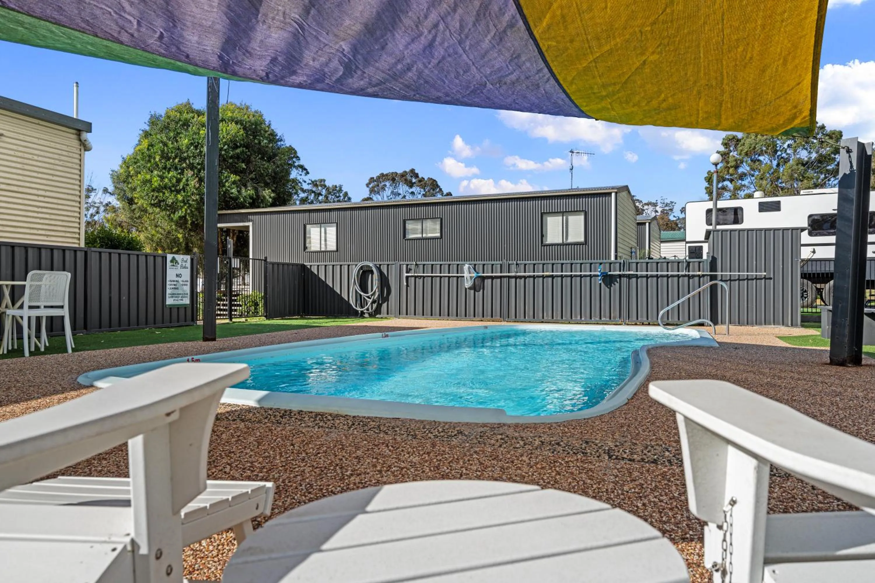 Swimming pool in Crows Nest Tourist Park