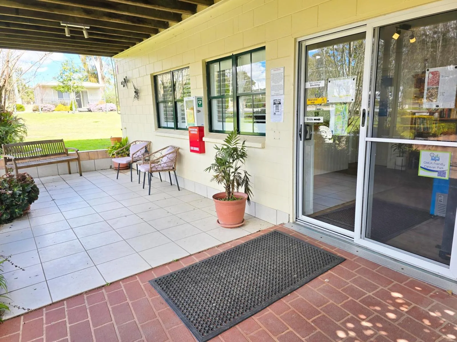 Lobby or reception in Crows Nest Tourist Park