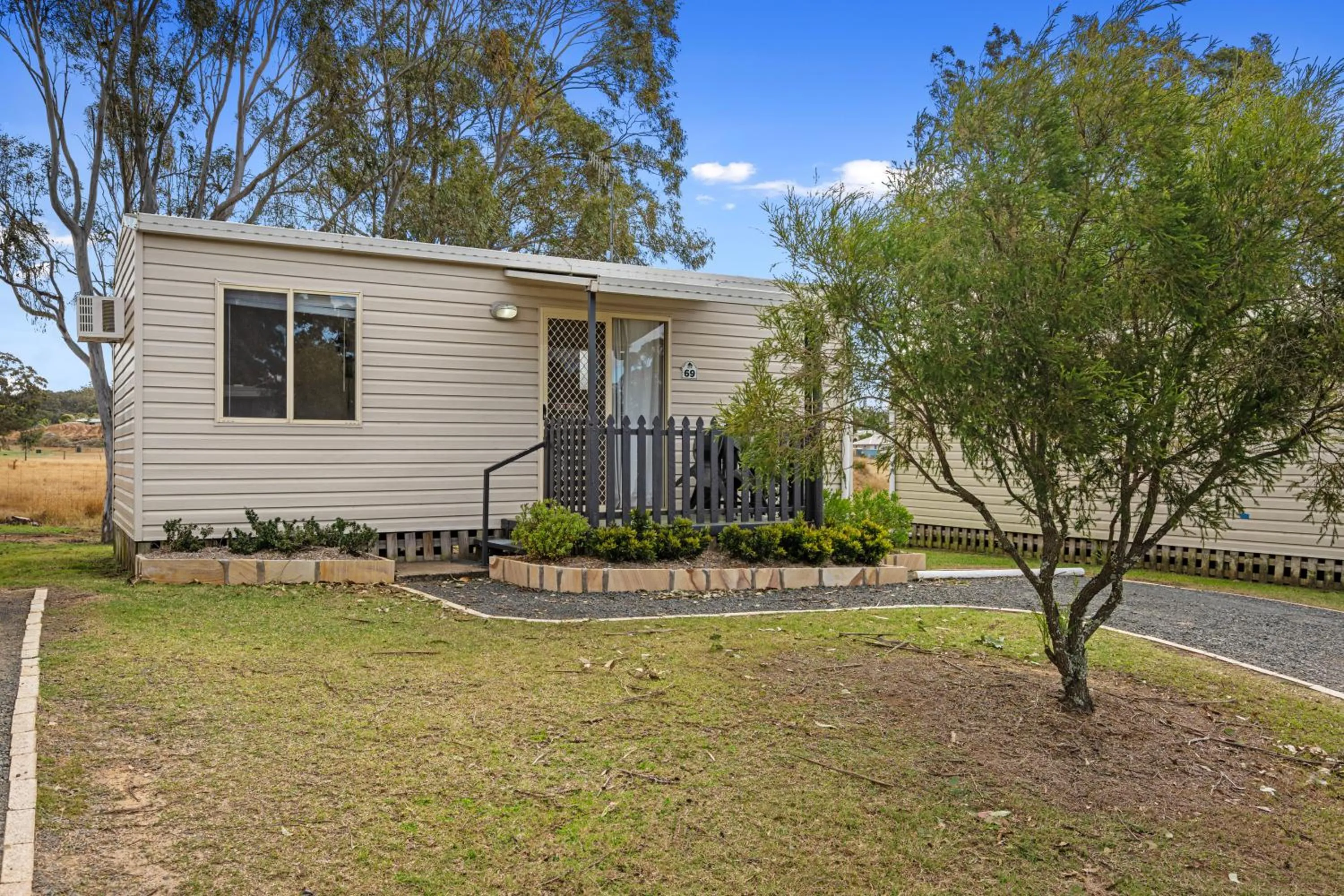 Property building in Crows Nest Tourist Park