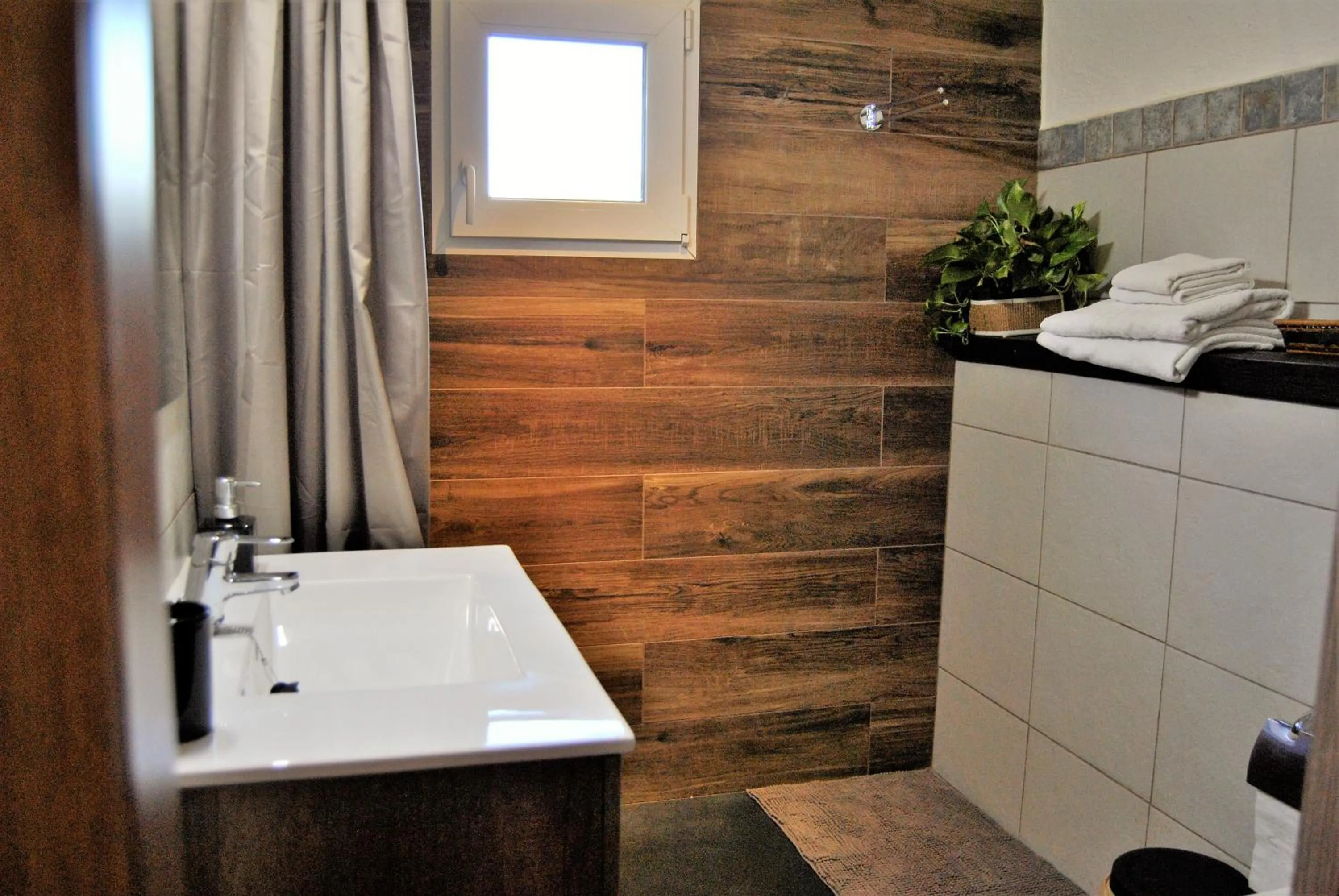 Bathroom in Comarquinal Bioresort Penedes