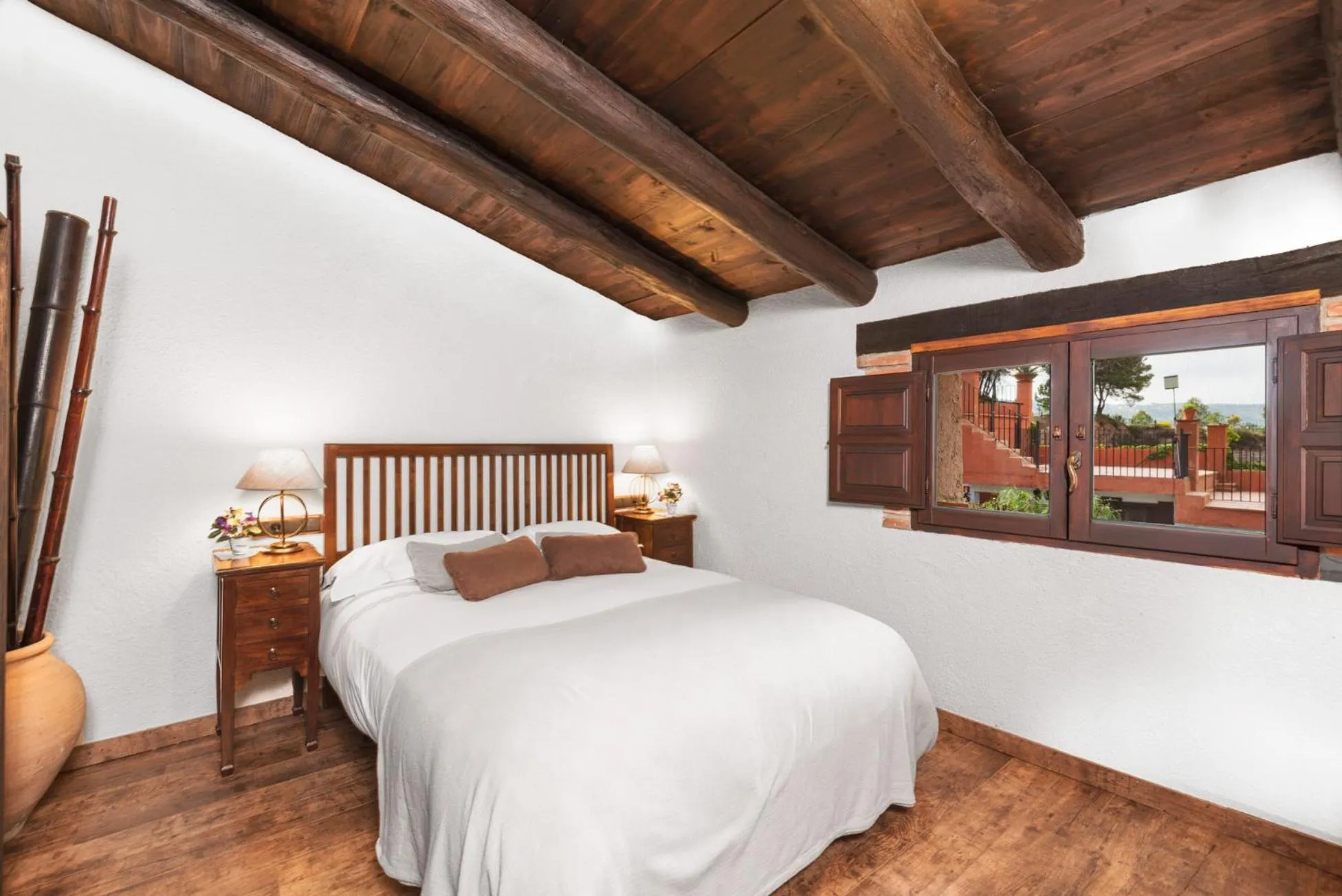 Photo of the whole room, Bed in Comarquinal Bioresort Penedes