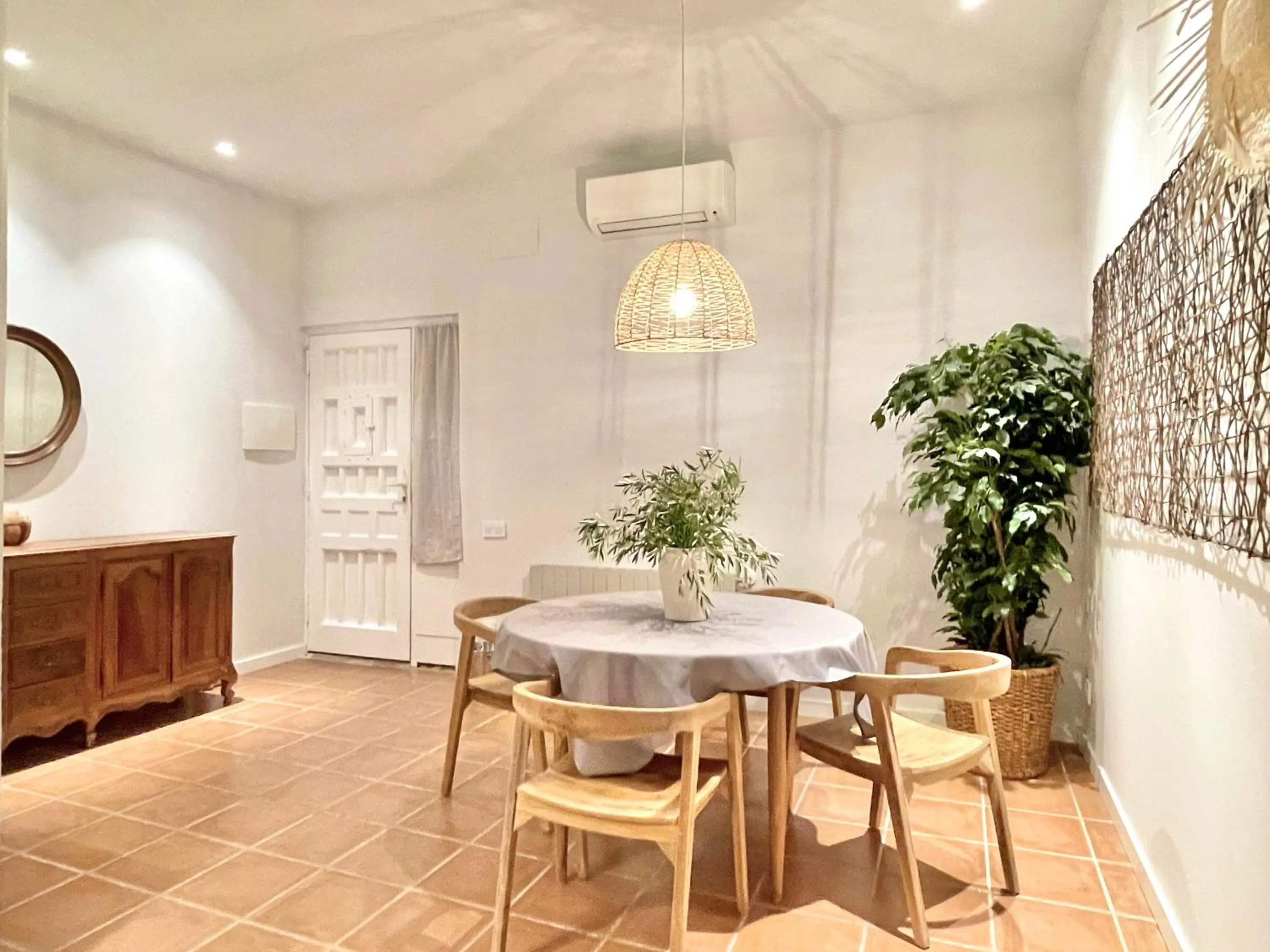Dining area in Comarquinal Bioresort Penedes