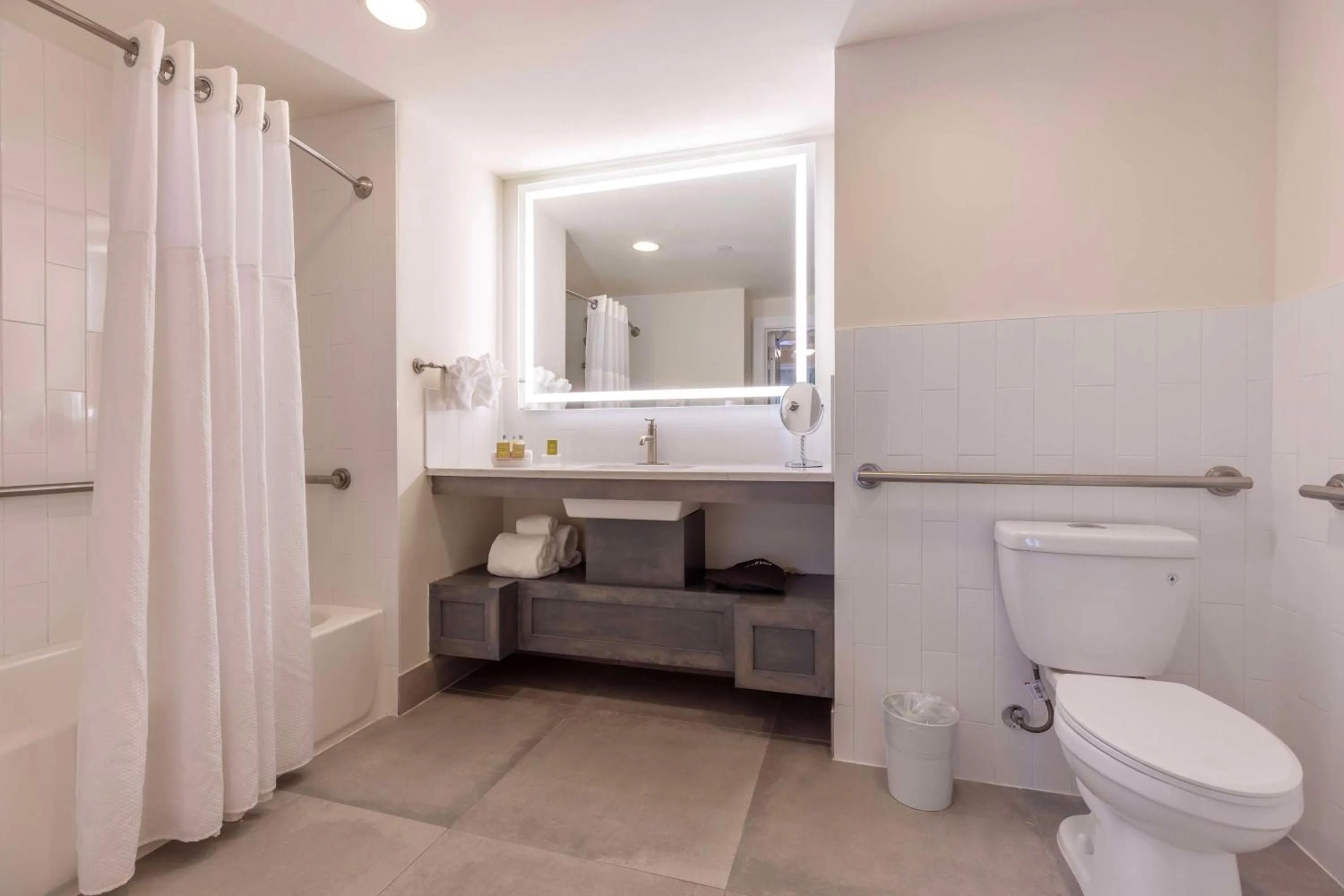 Bathroom in Homewood Suites by Hilton Palm Beach Gardens