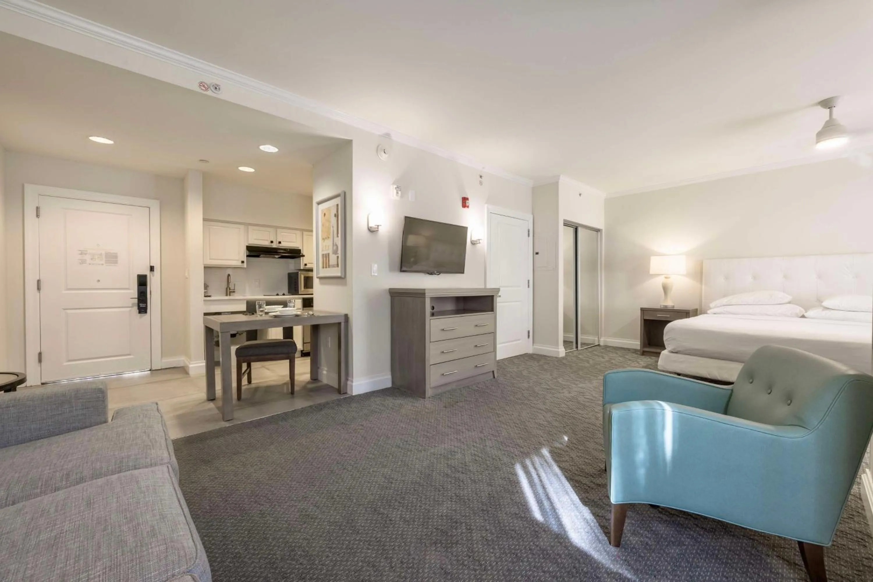 Living room, Bed in Homewood Suites by Hilton Palm Beach Gardens
