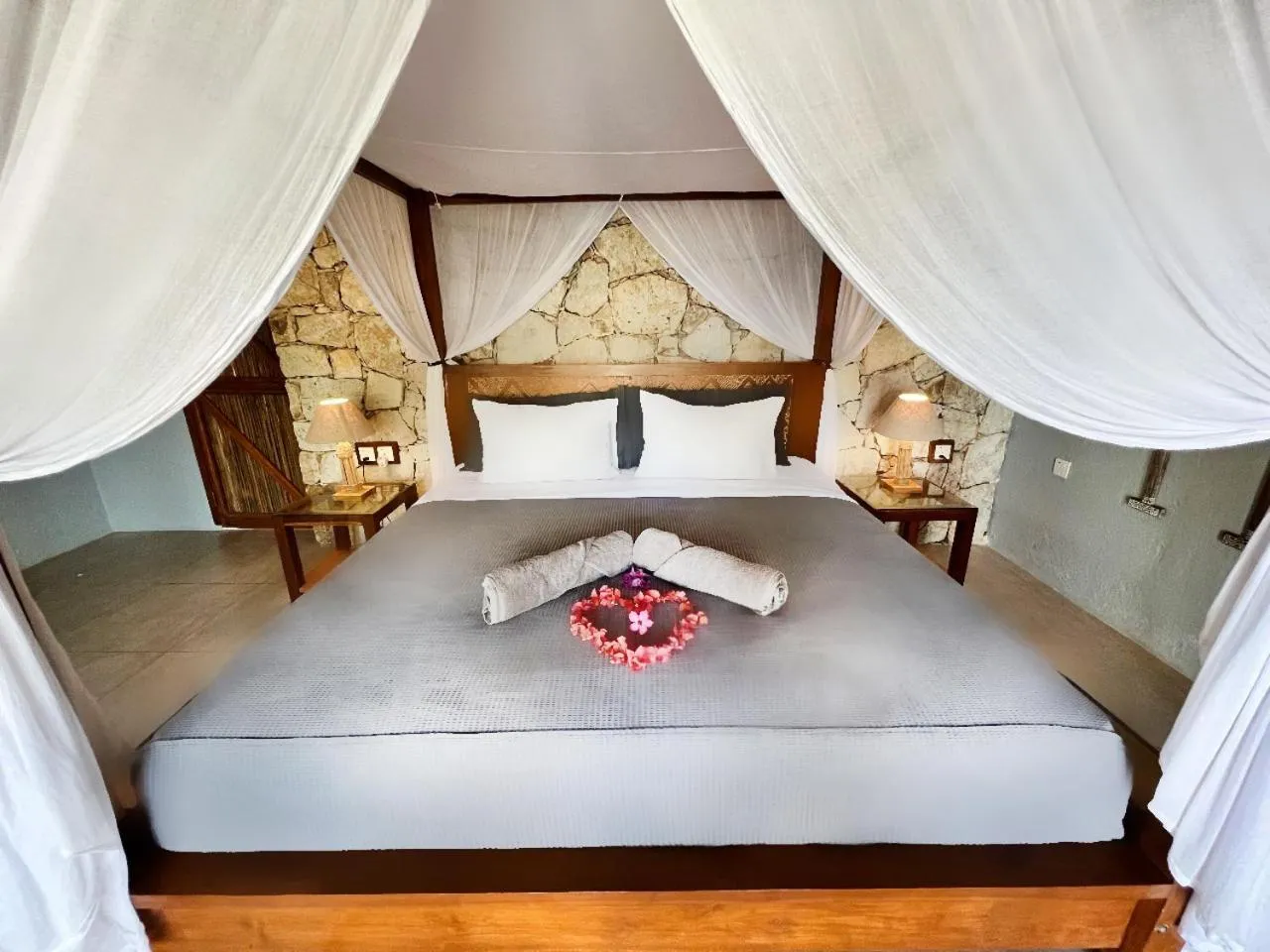 Bed in Manduna Resort