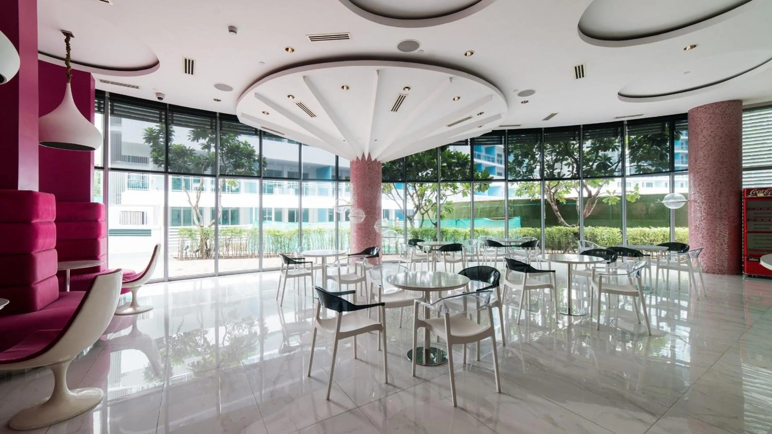 Restaurant/places to eat in Azure Urban Resort Staycation