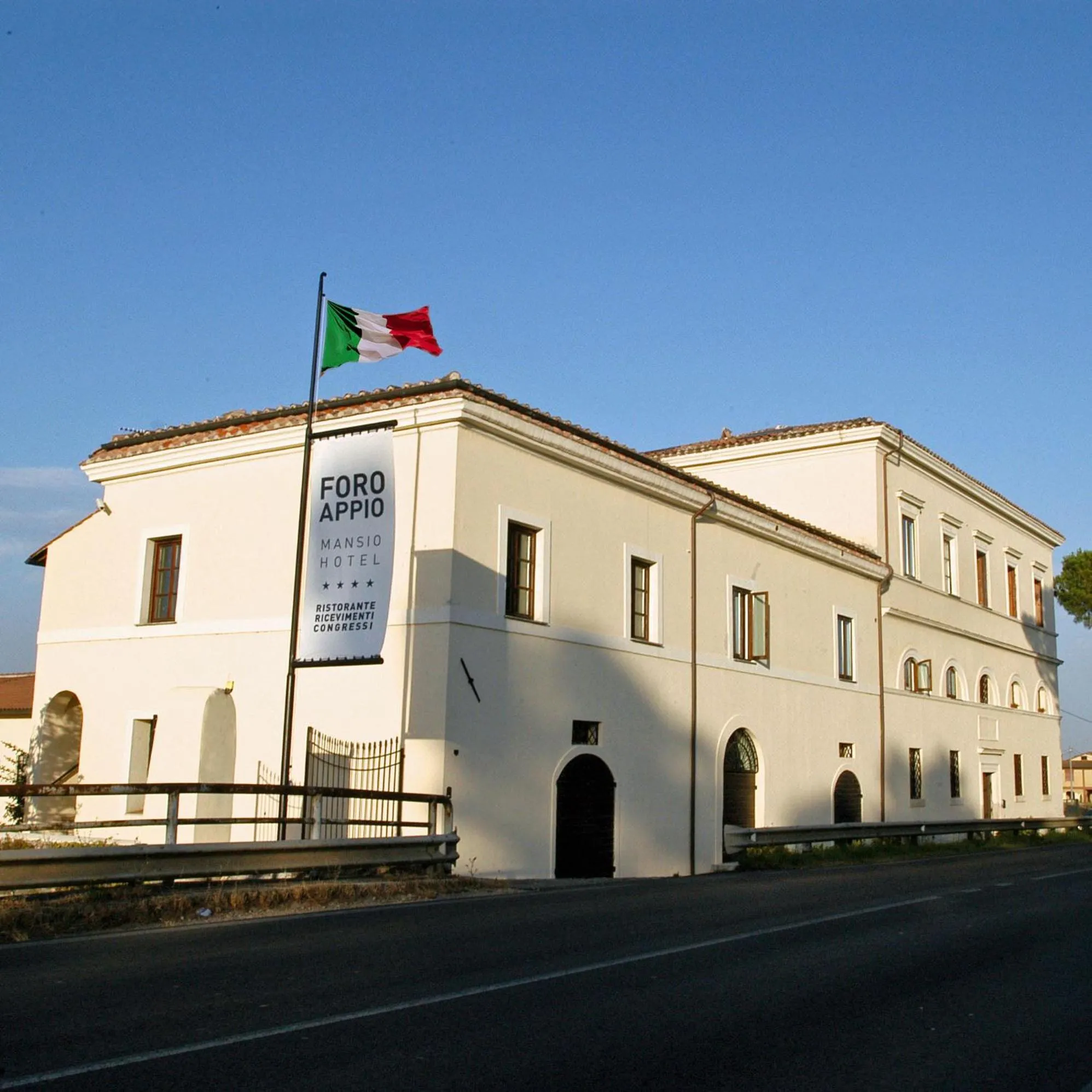 Facade/entrance in Foro Appio Mansio Hotel
