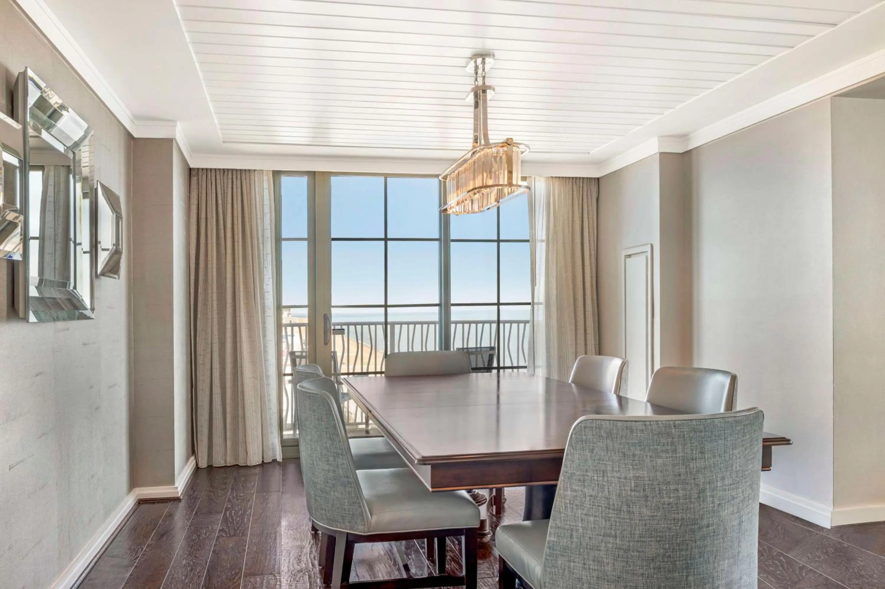 Living room in Hilton Virginia Beach Oceanfront