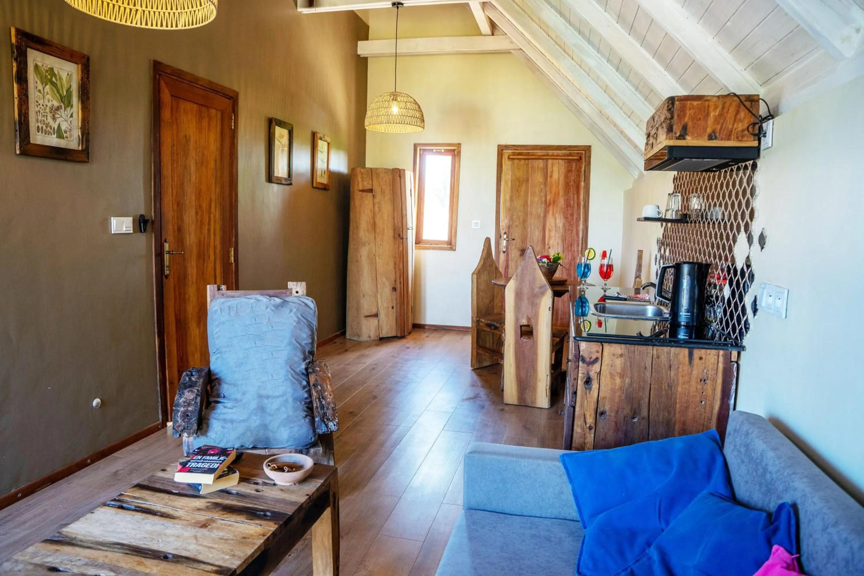 Coffee/tea facilities in Clove Island Villas & Spa