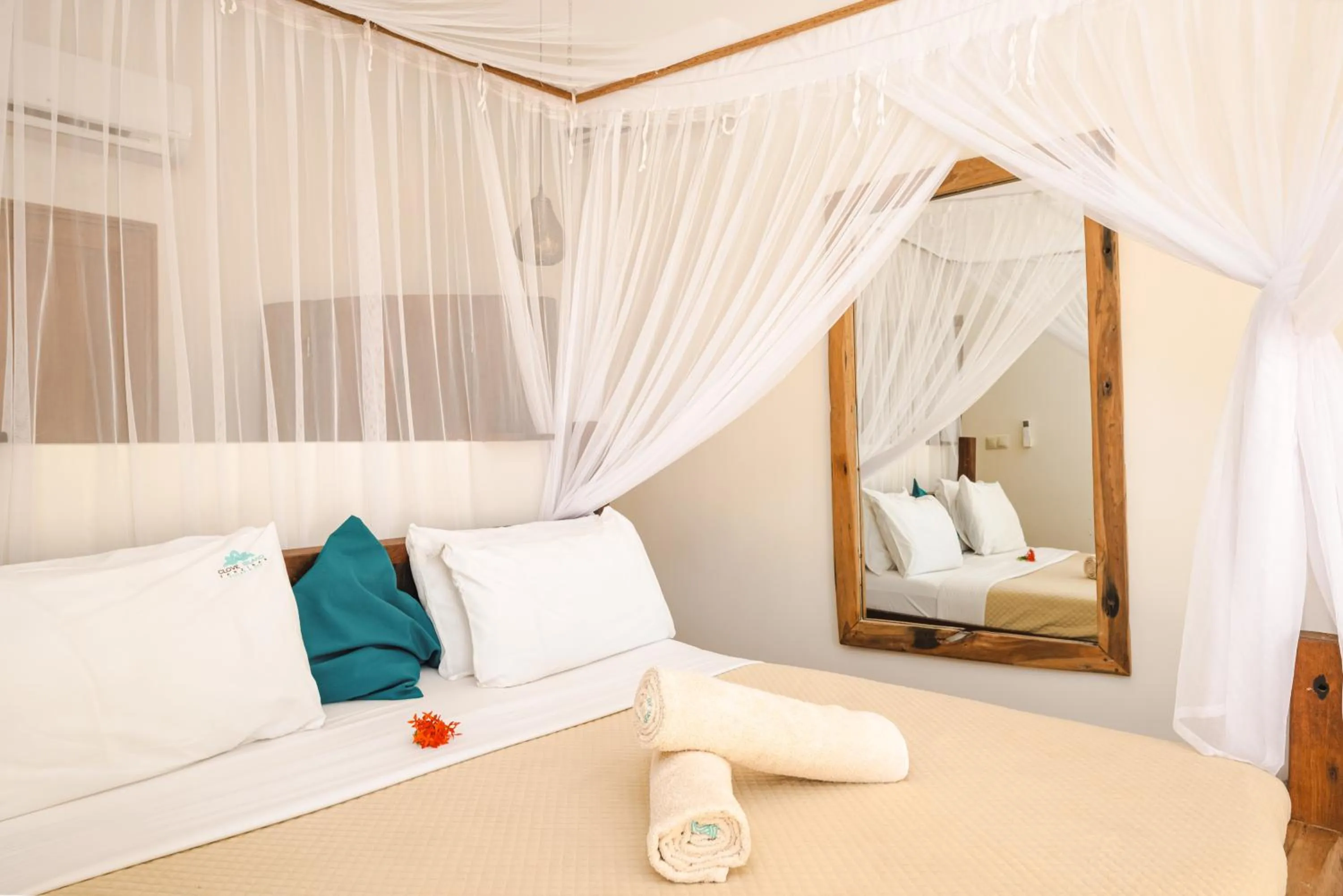 Bedroom, Bed in Clove Island Villas & Spa