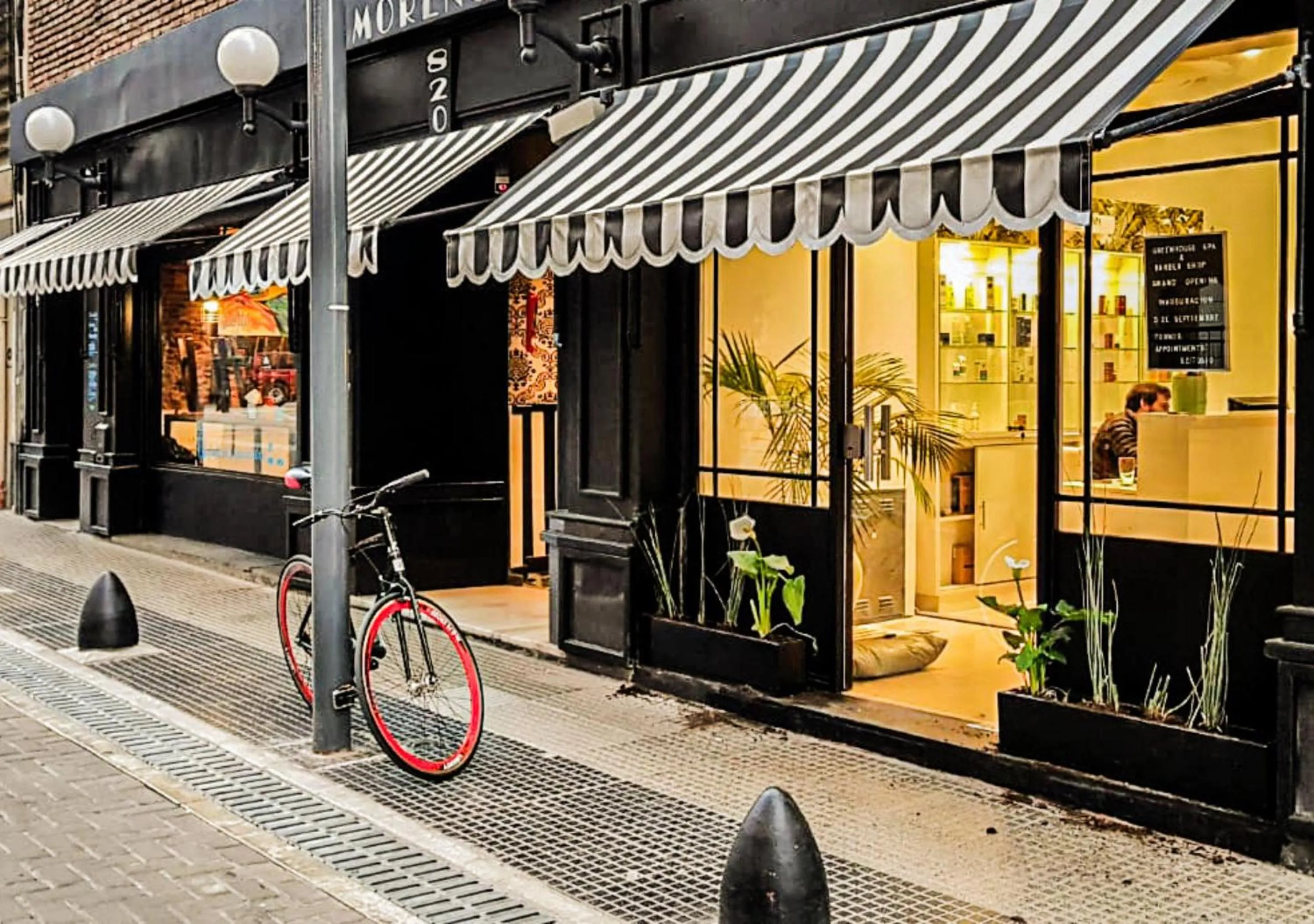 Property building in Moreno 820 by DOT Suites