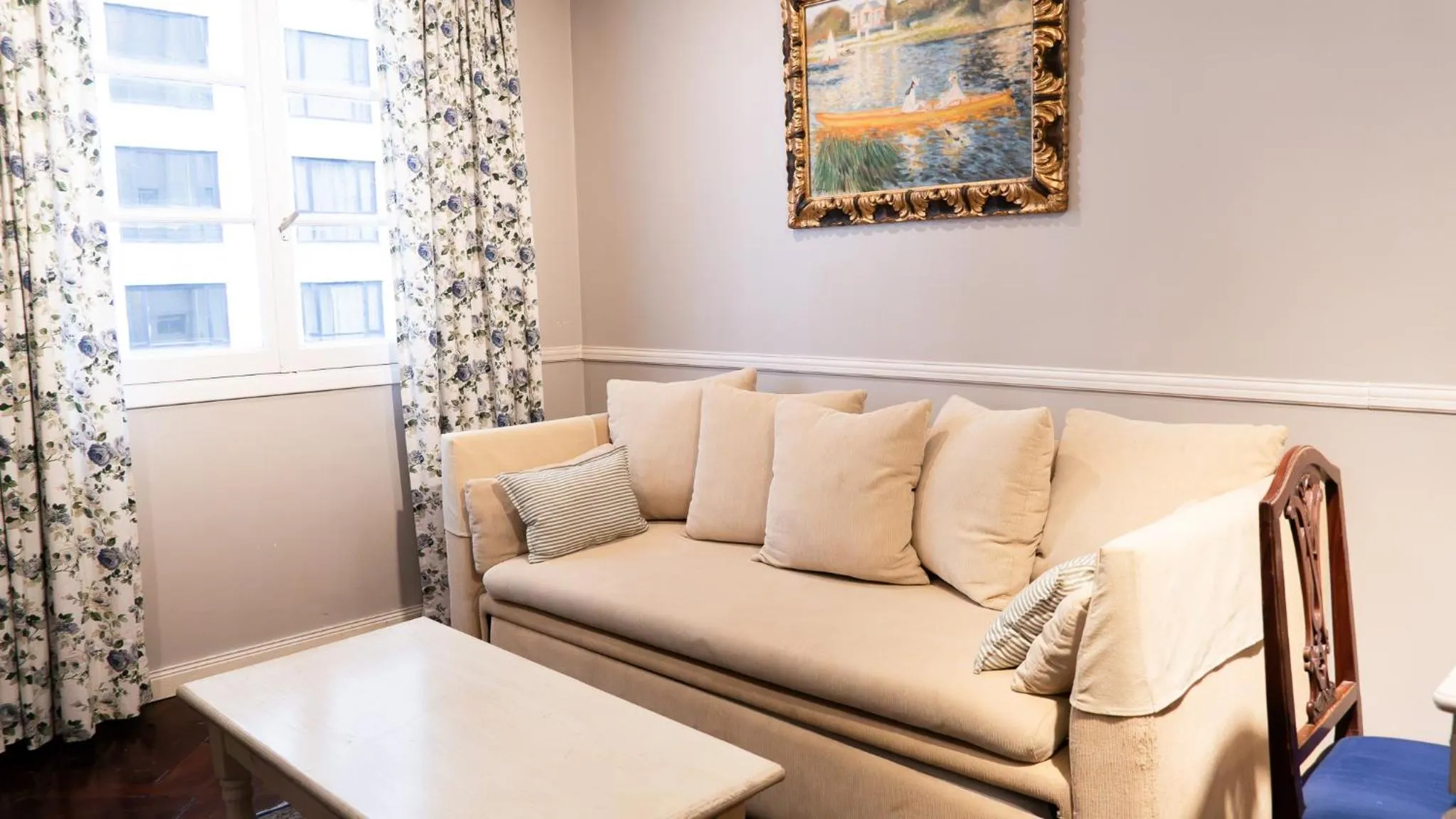 Living room in RentUp Suites - San Telmo, Moreno 820