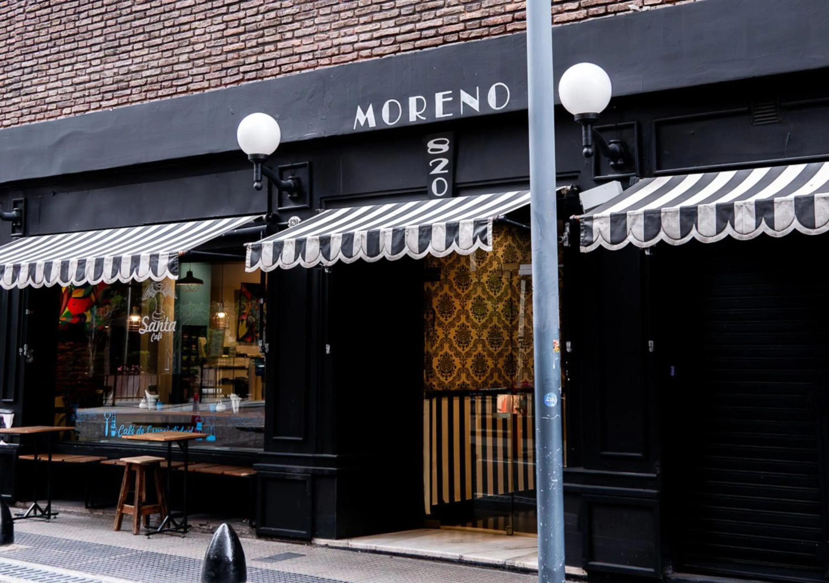 Property building in Moreno 820 by DOT Suites