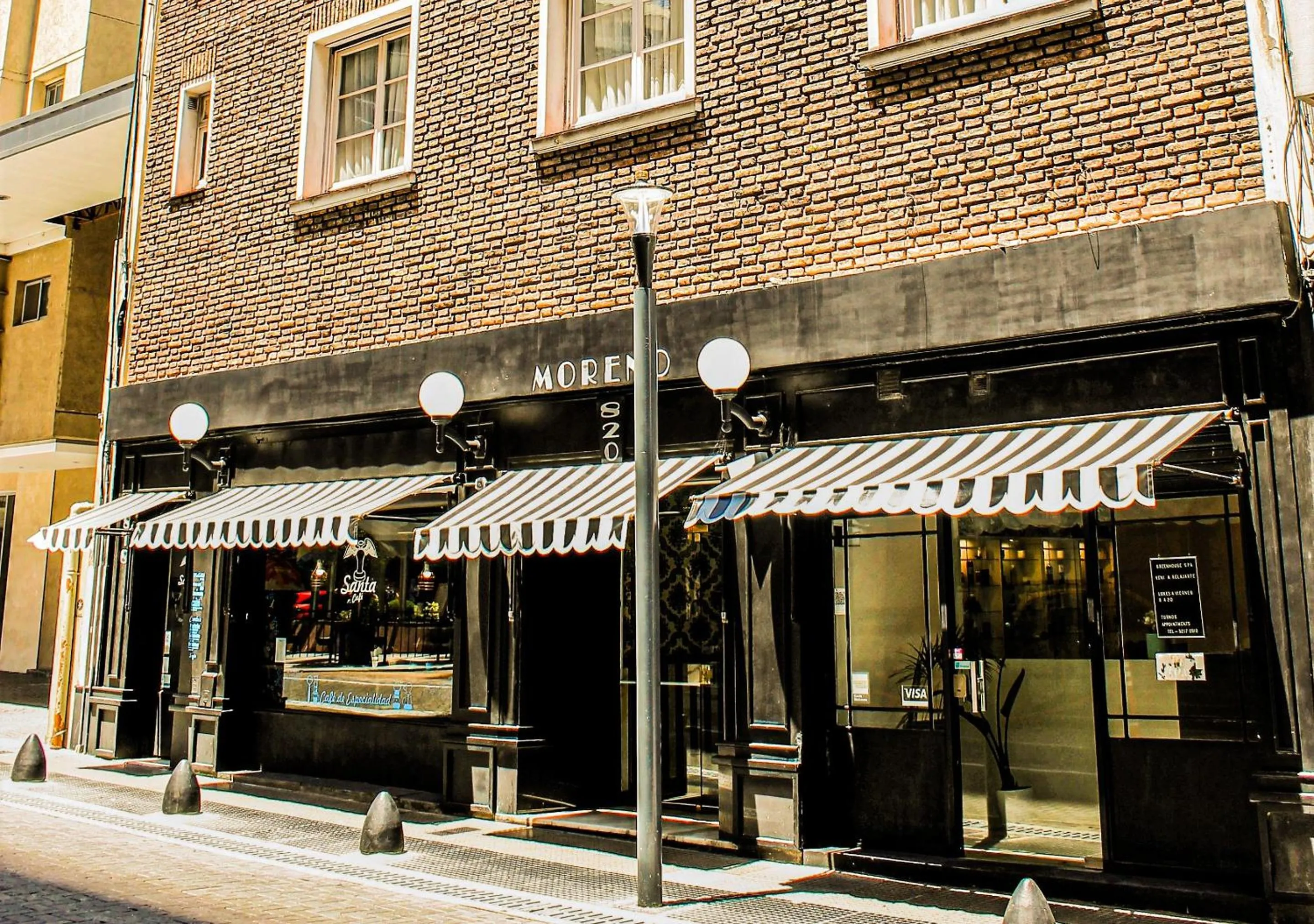 Property building in Moreno 820 by DOT Suites