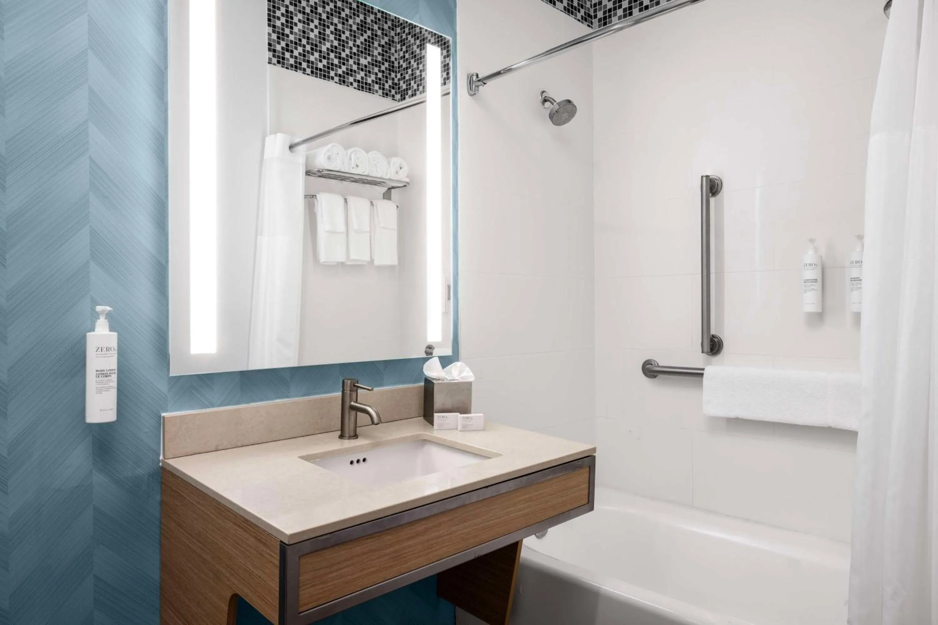 Bathroom in Hilton Garden Inn West Palm Beach Airport