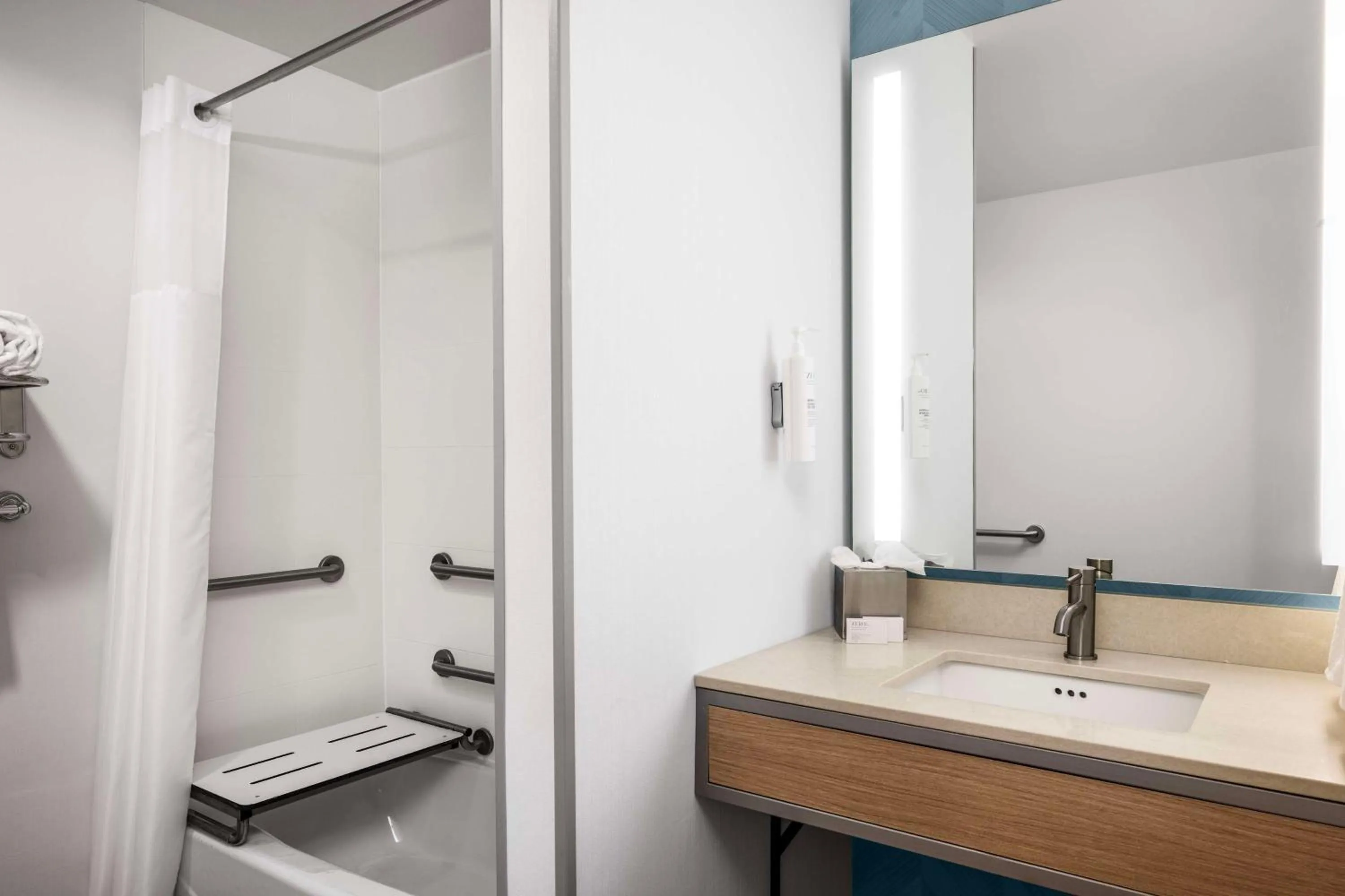 Bathroom in Hilton Garden Inn West Palm Beach Airport