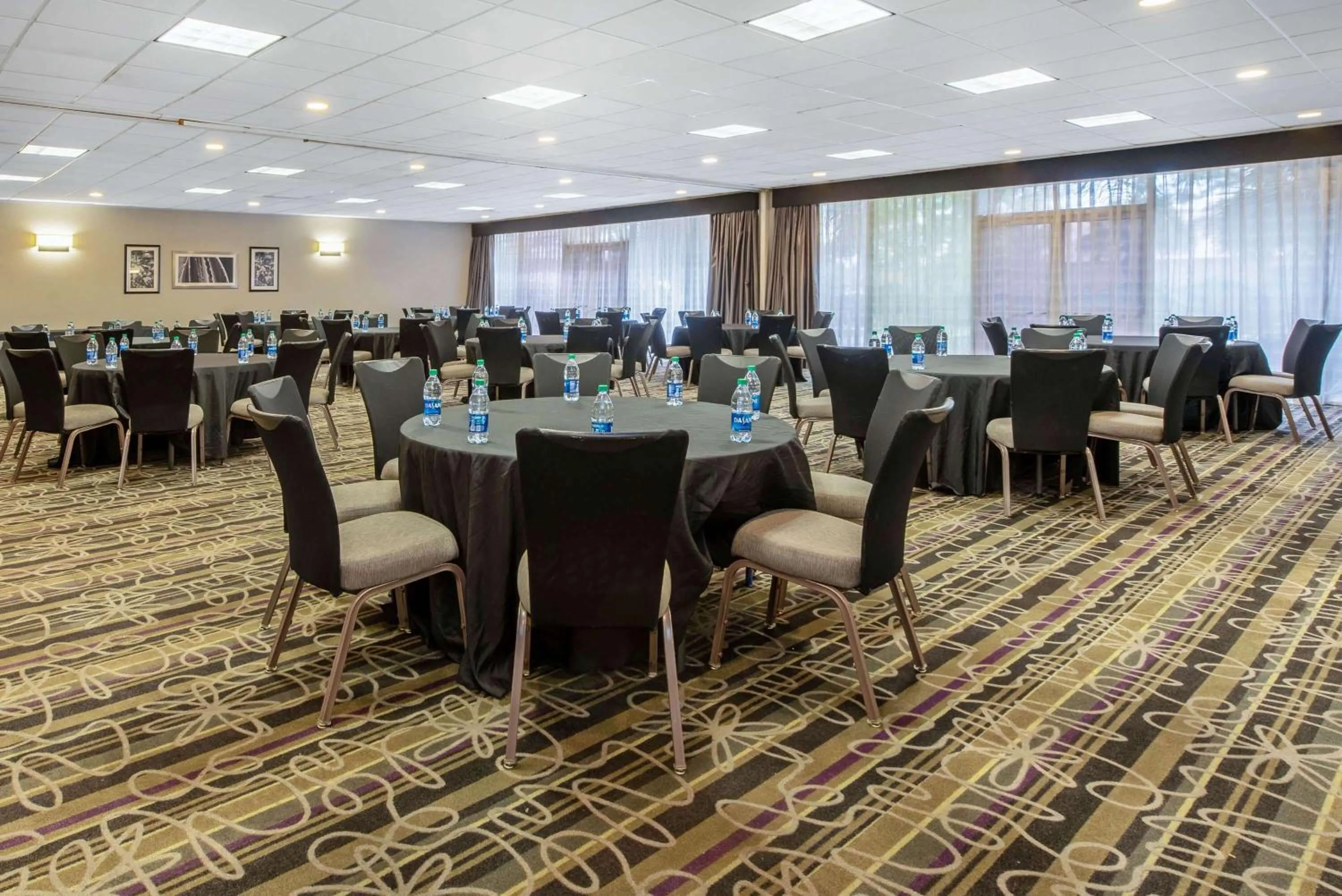Meeting/conference room in La Quinta by Wyndham New Orleans Airport