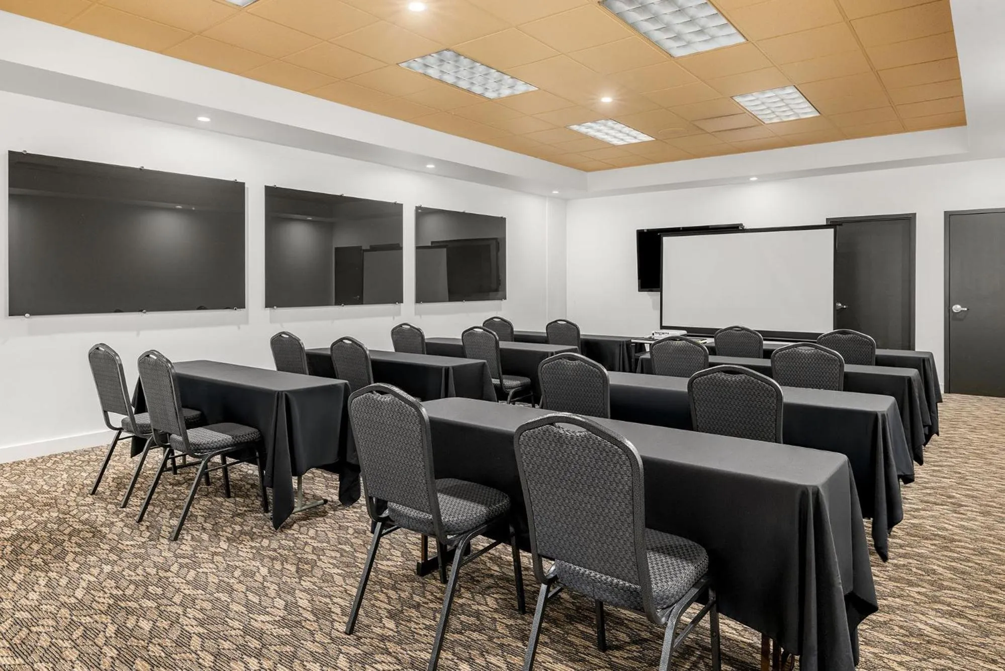 Meeting/conference room in The INN at Gig Harbor