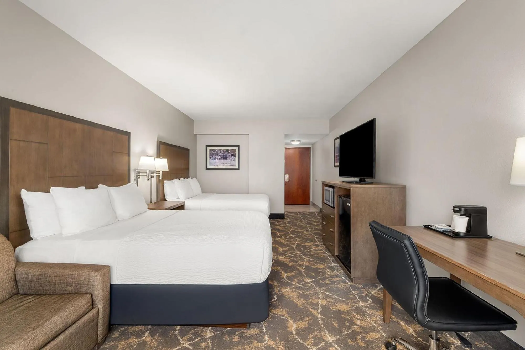 Seating area, Bed in The INN at Gig Harbor