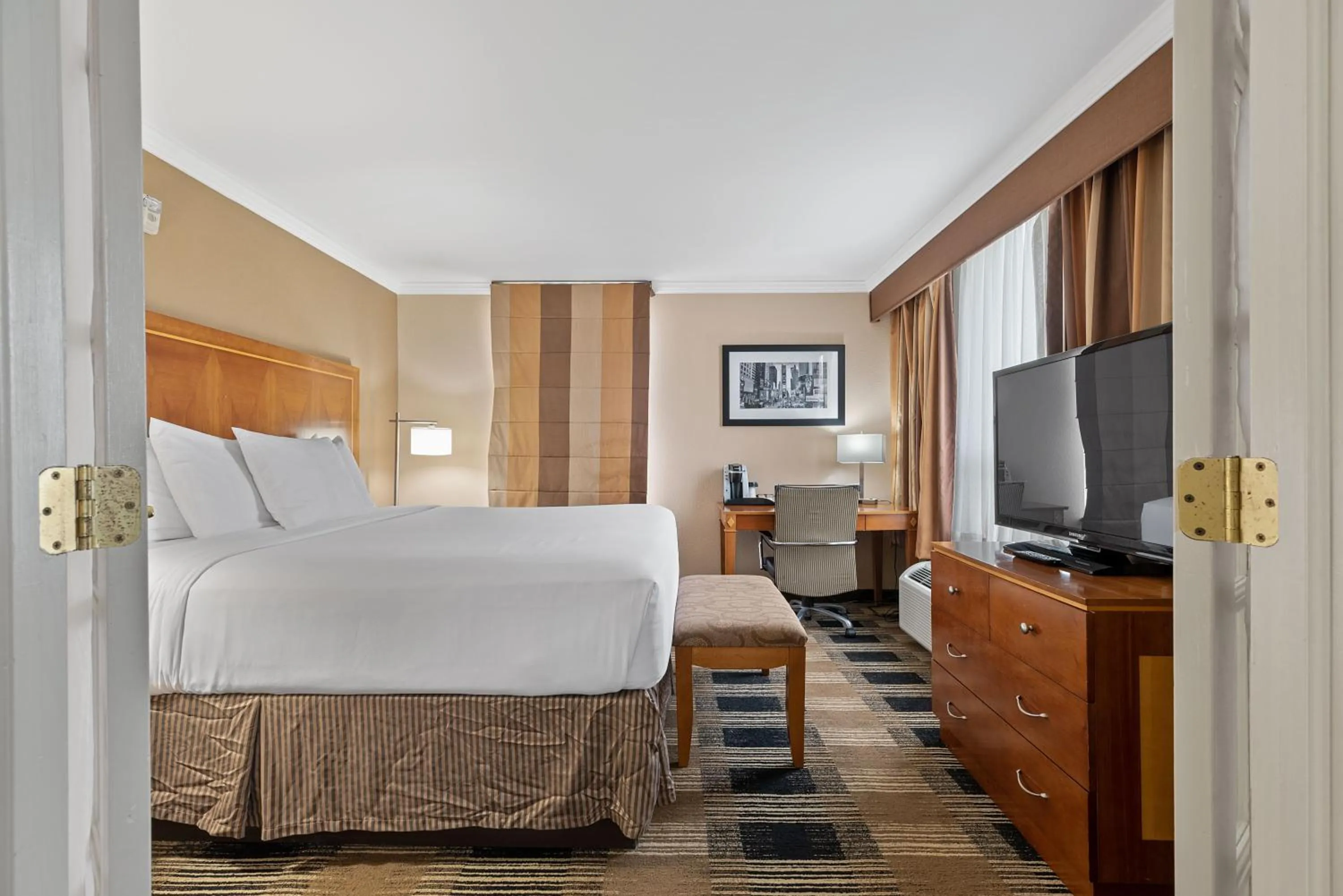 Bed in Hotel Executive Suites