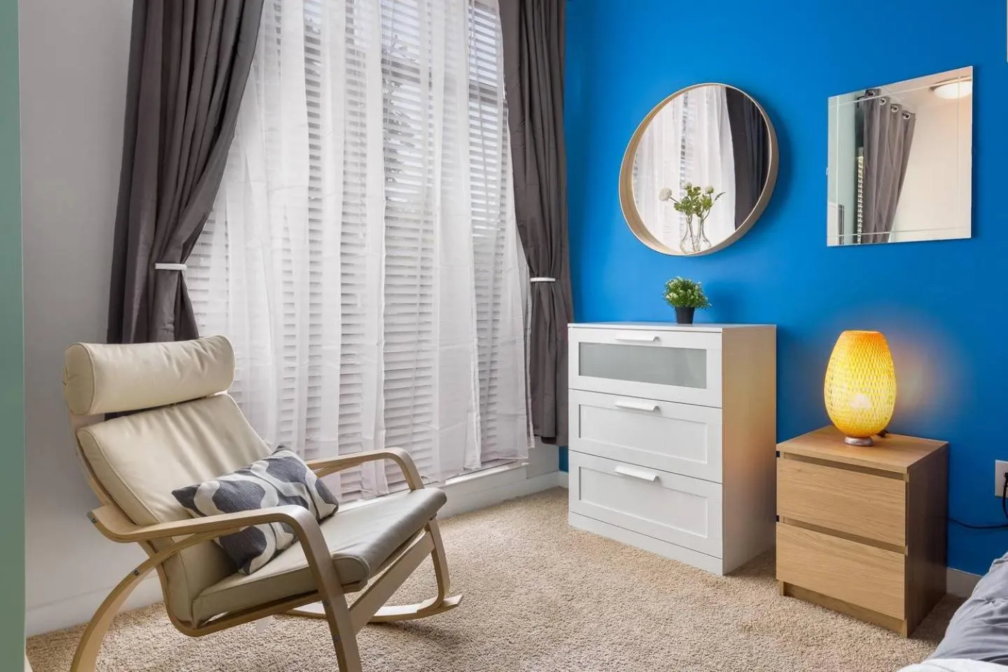 Seating area in Trifecta Ace Location Pool & Gym Superhost