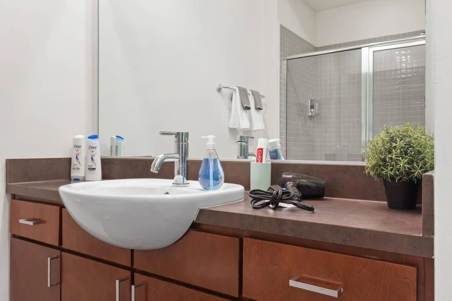 Bathroom in Trifecta Ace Location Pool & Gym Superhost