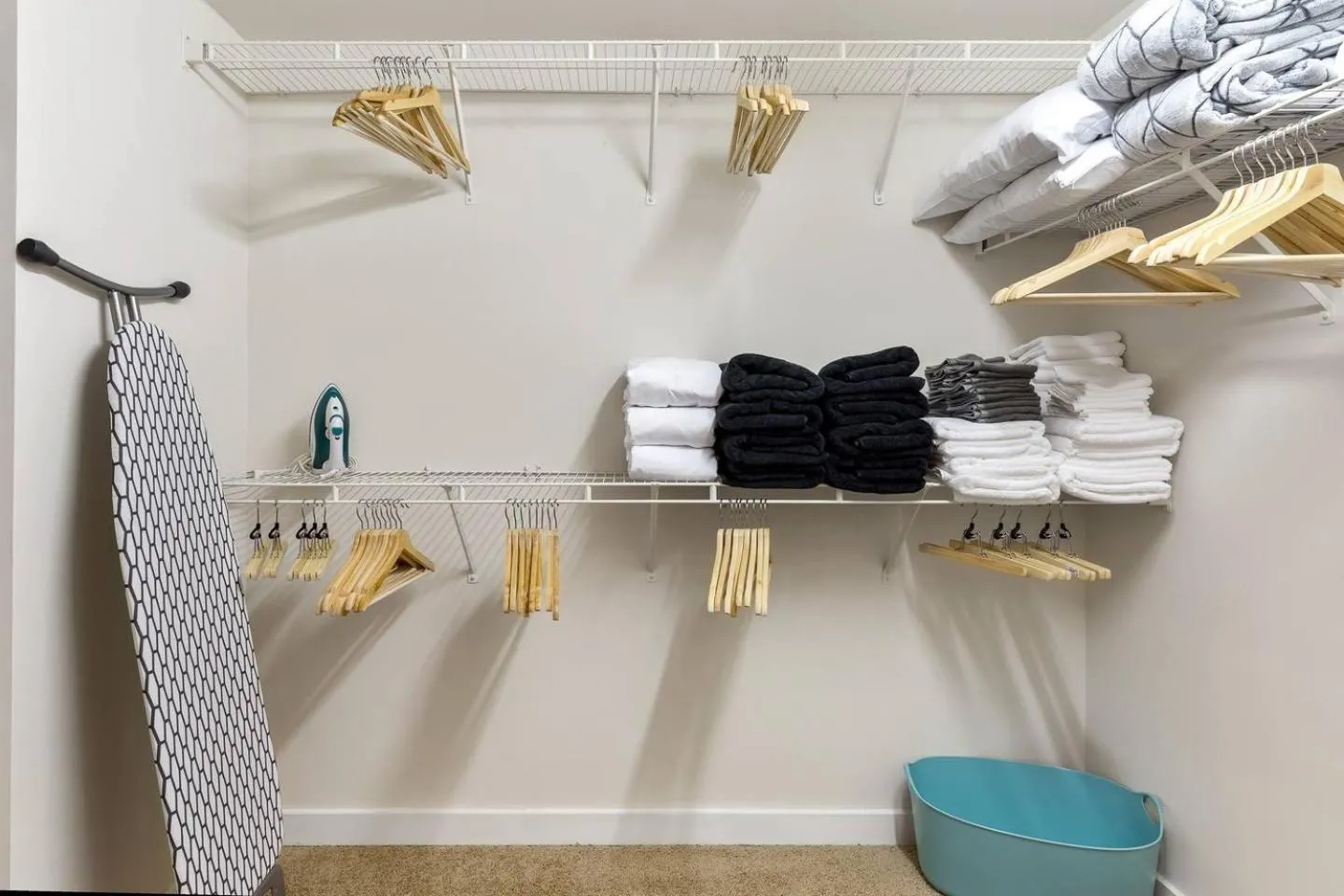 furniture in Trifecta Ace Location Pool & Gym Superhost