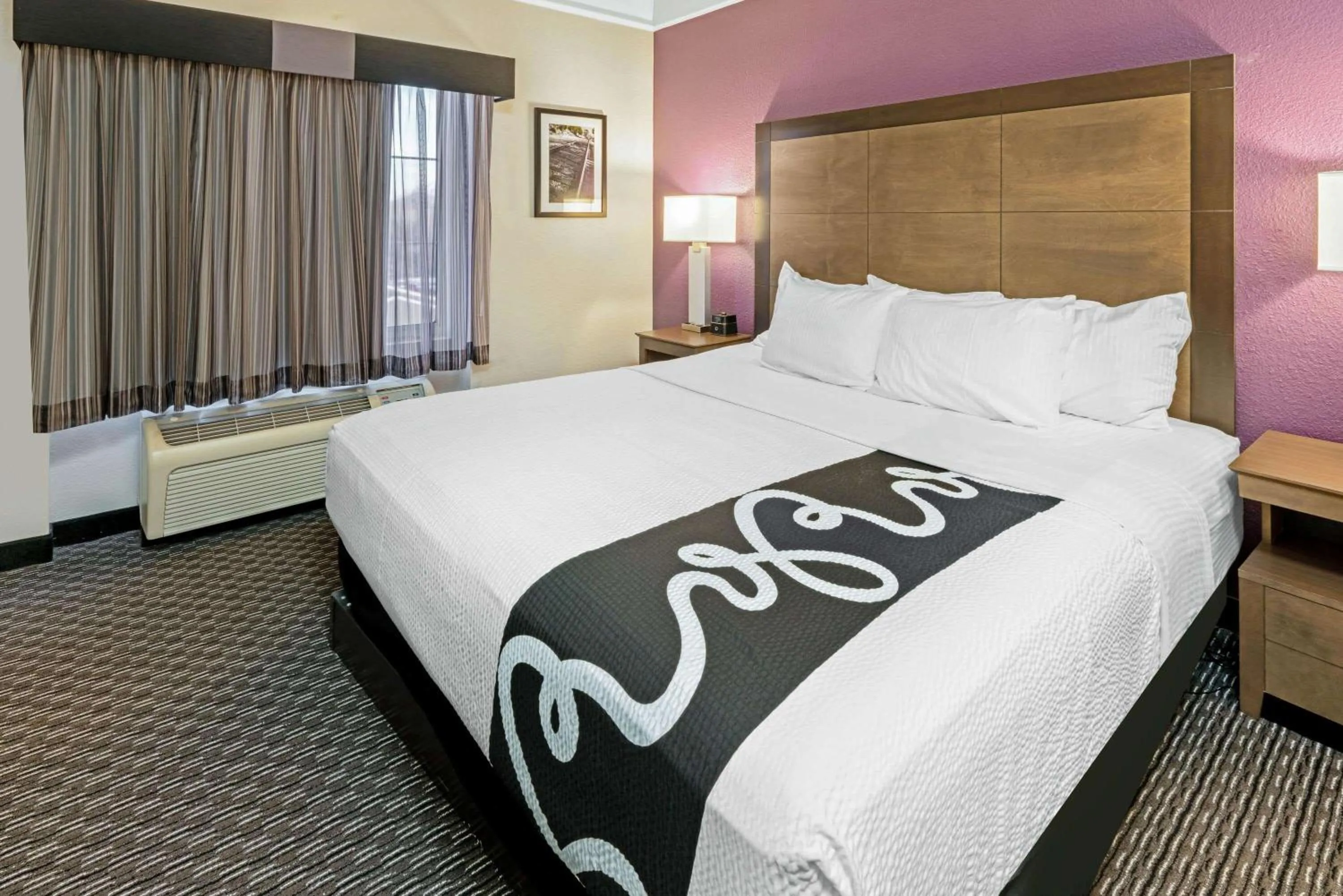 Photo of the whole room, Bed in La Quinta by Wyndham Orem University Pwy Provo