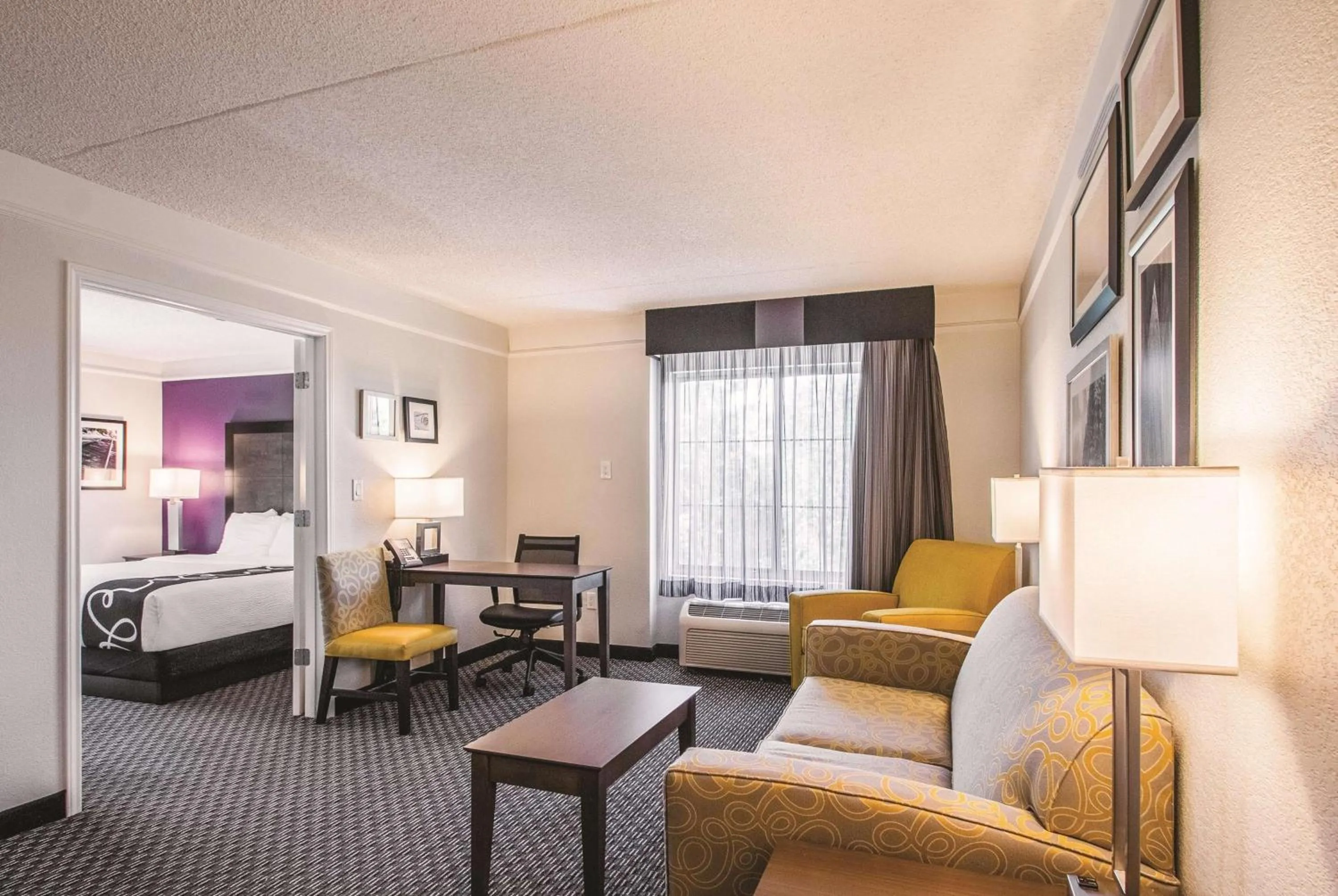 Photo of the whole room, Bed in La Quinta by Wyndham Orem University Pwy Provo