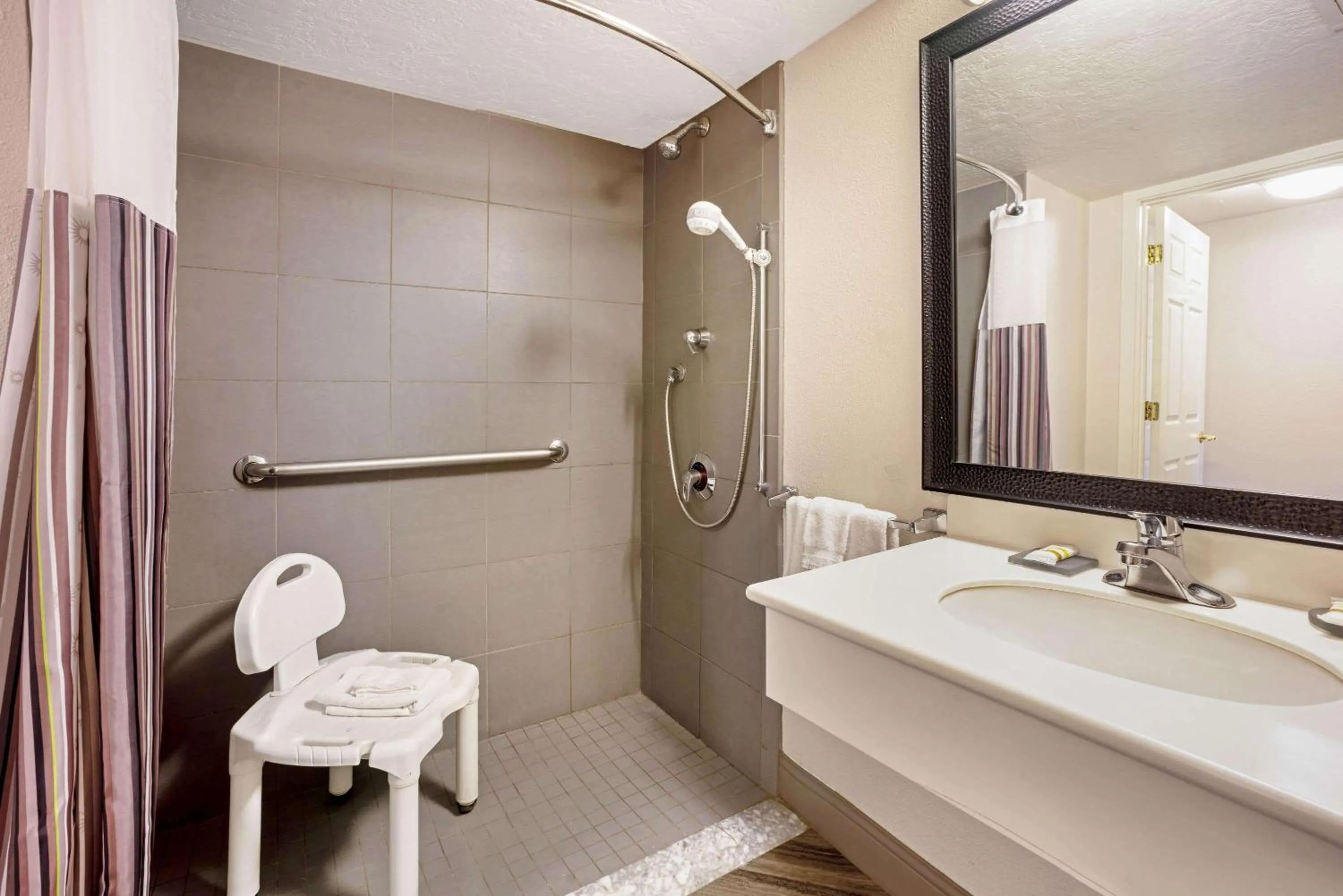 Shower in La Quinta by Wyndham Tacoma - Seattle