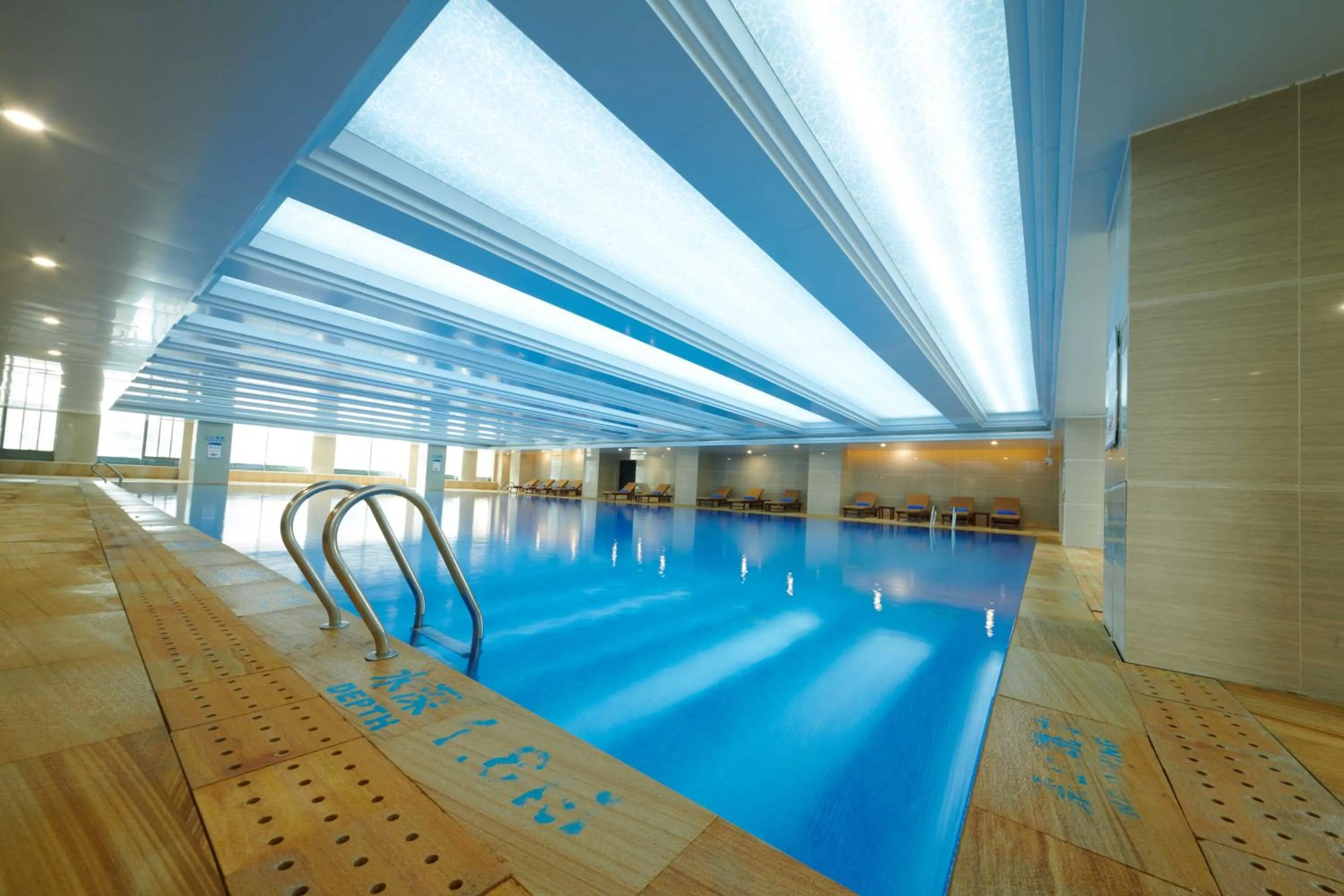 Swimming pool in Novotel Guiyang Panjiang