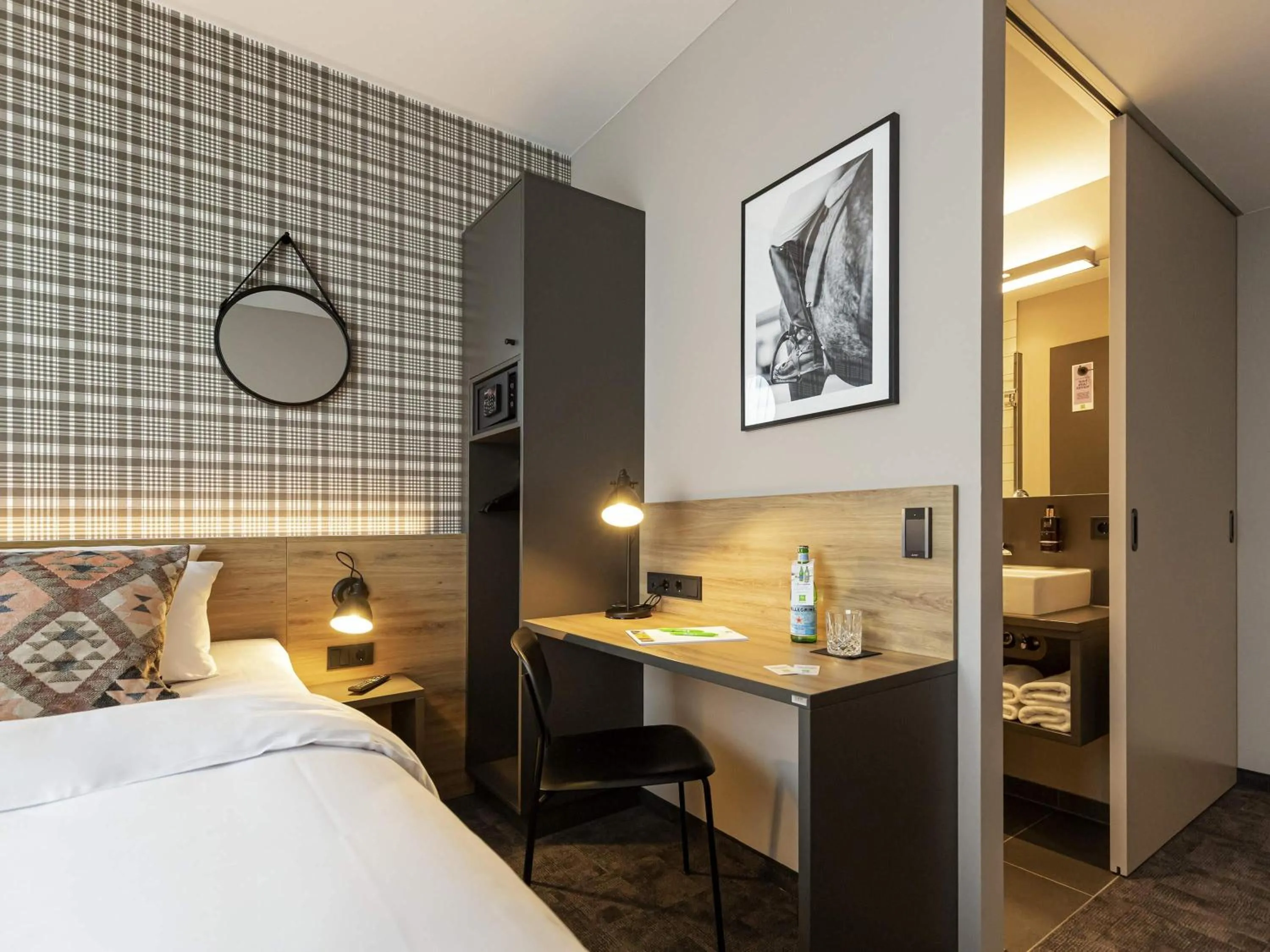 Bedroom, Bed in ibis Styles Vechta