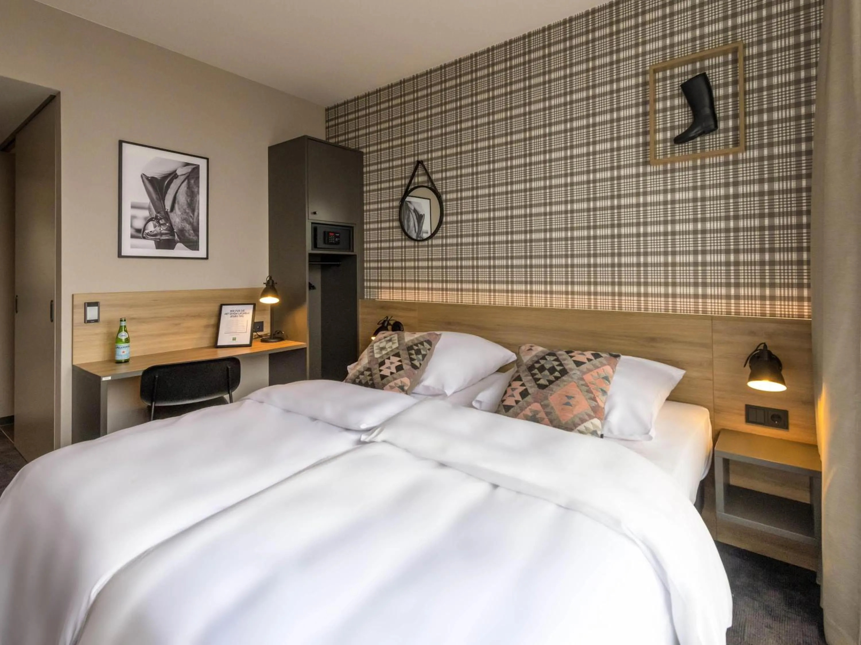 Bedroom, Bed in ibis Styles Vechta