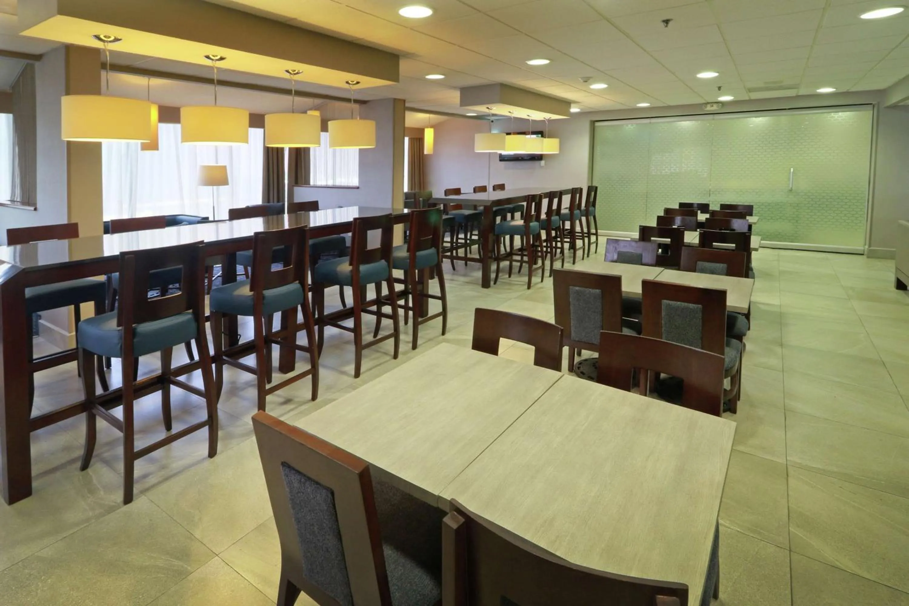 Restaurant/places to eat in Hampton Inn Monterrey-Airport
