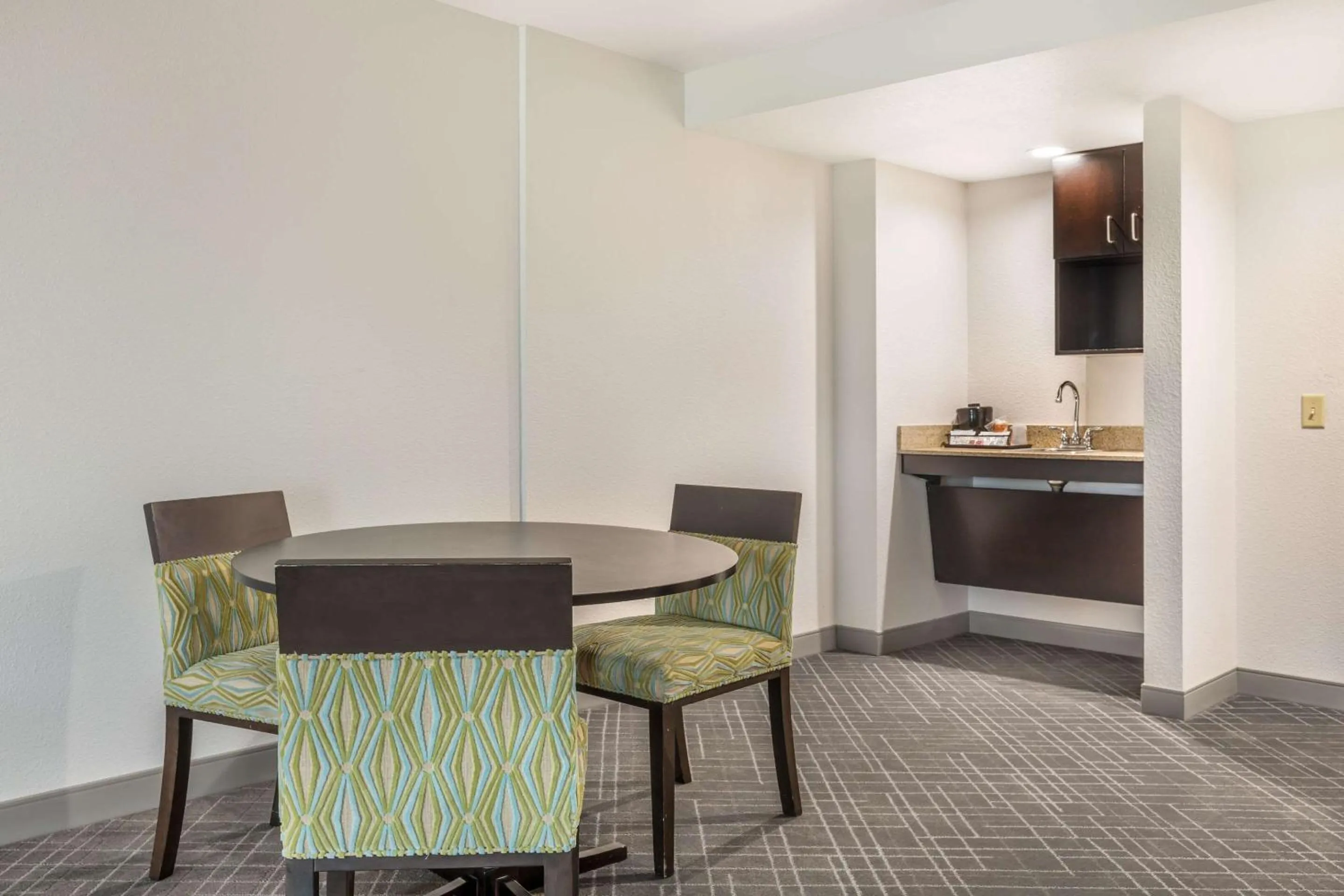 Bedroom in Wingate By Wyndham Frisco