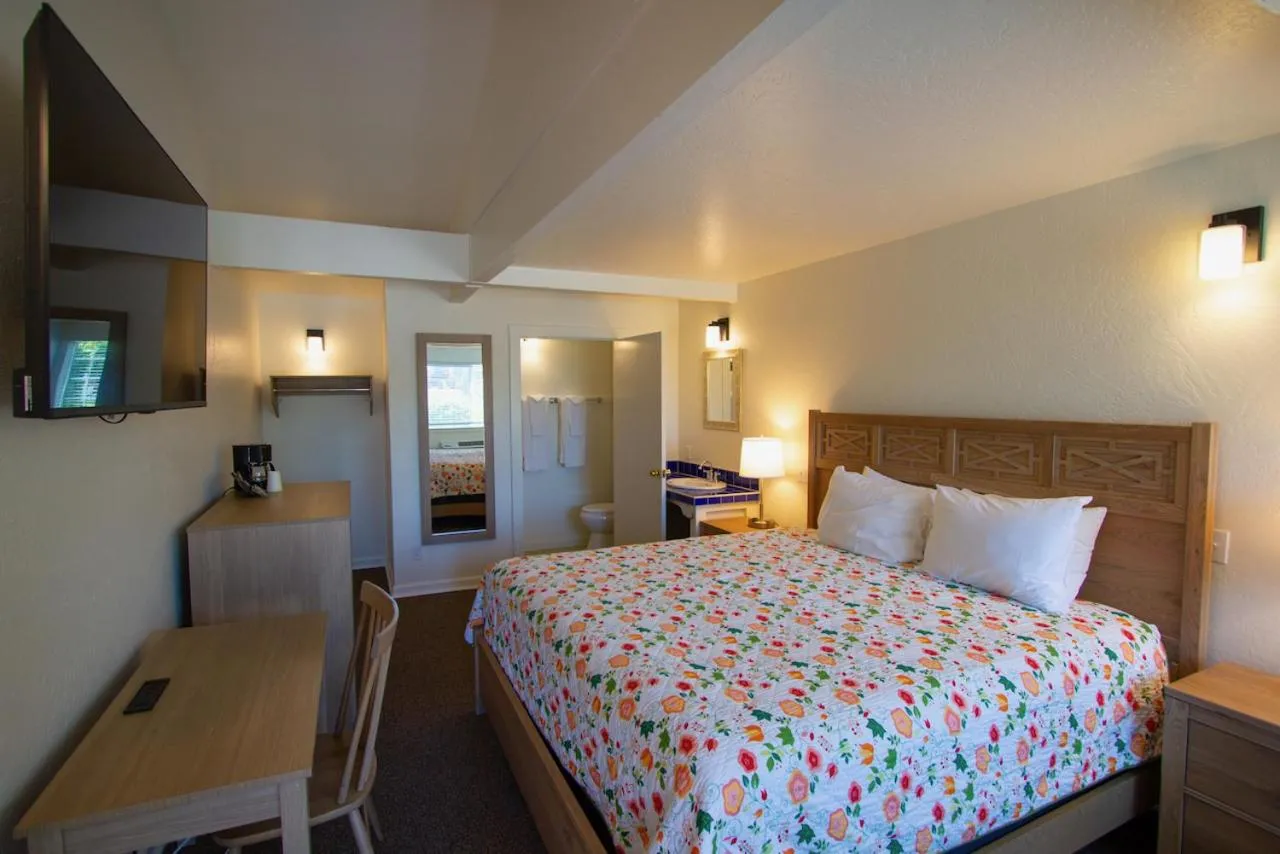 Harbor Inn