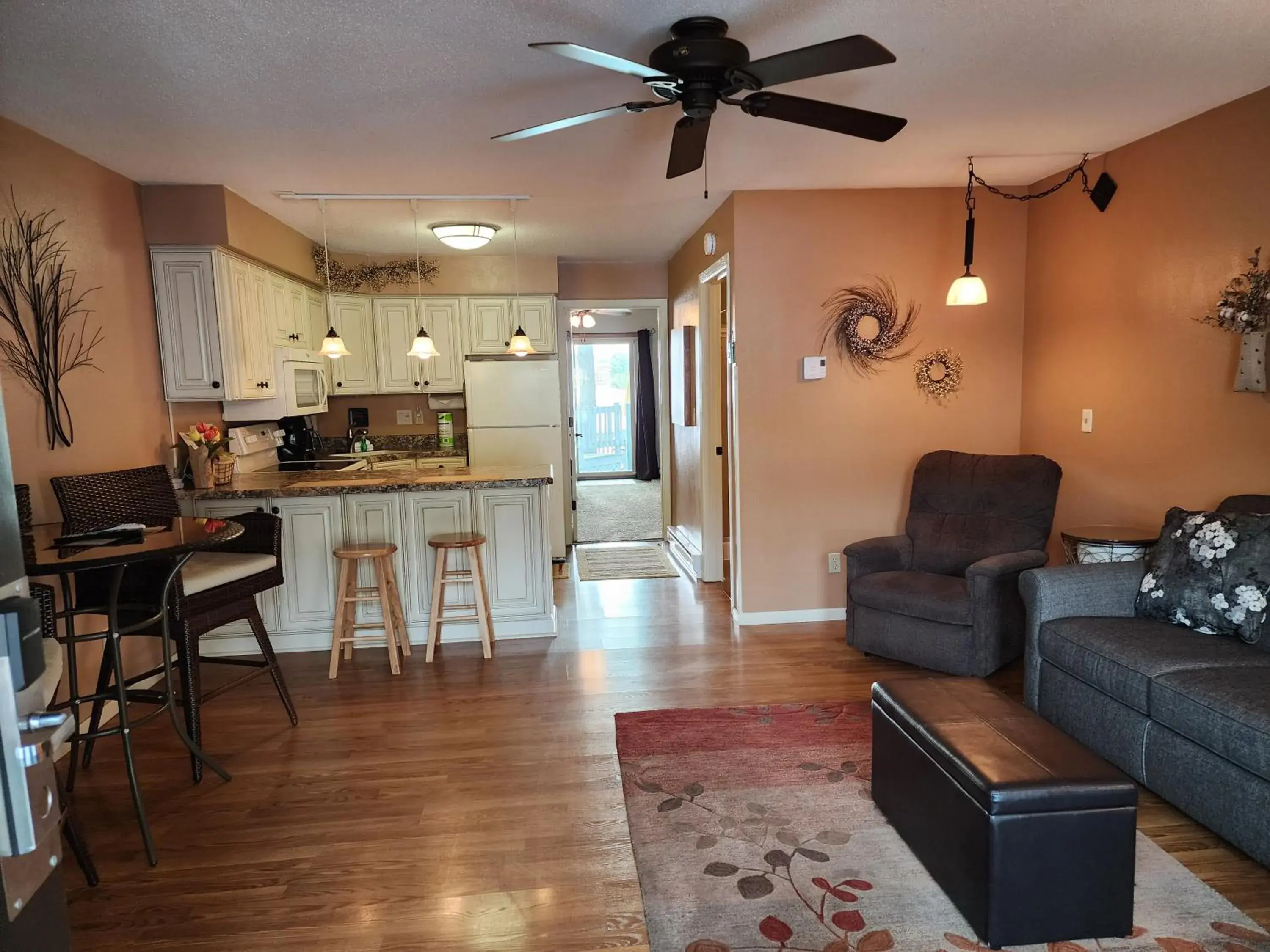 One Bedroom - Lakeside in Caribbean Club Resort One Bedroom - Lakeside in Caribbean Club Resort