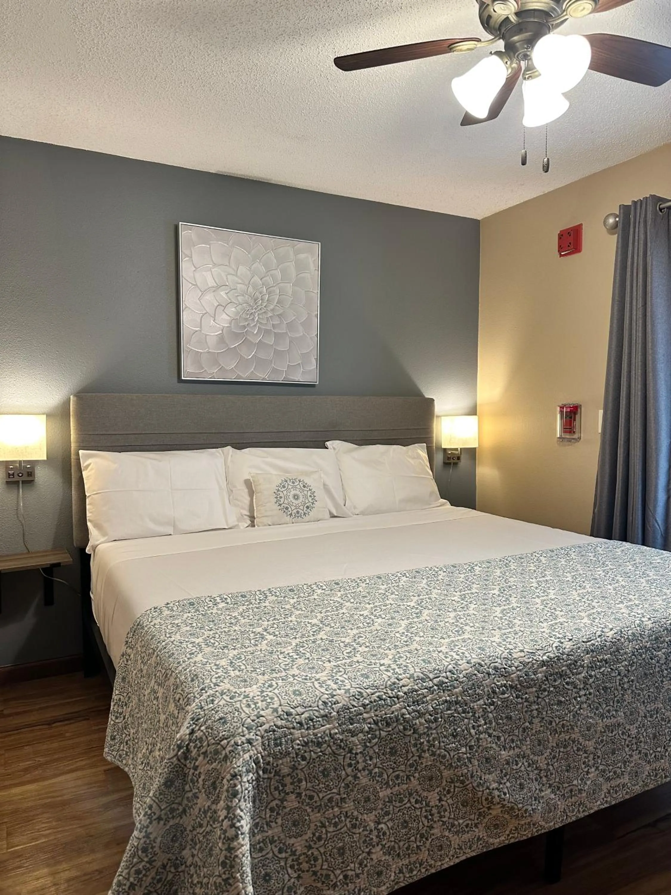 Bed in Caribbean Club Resort