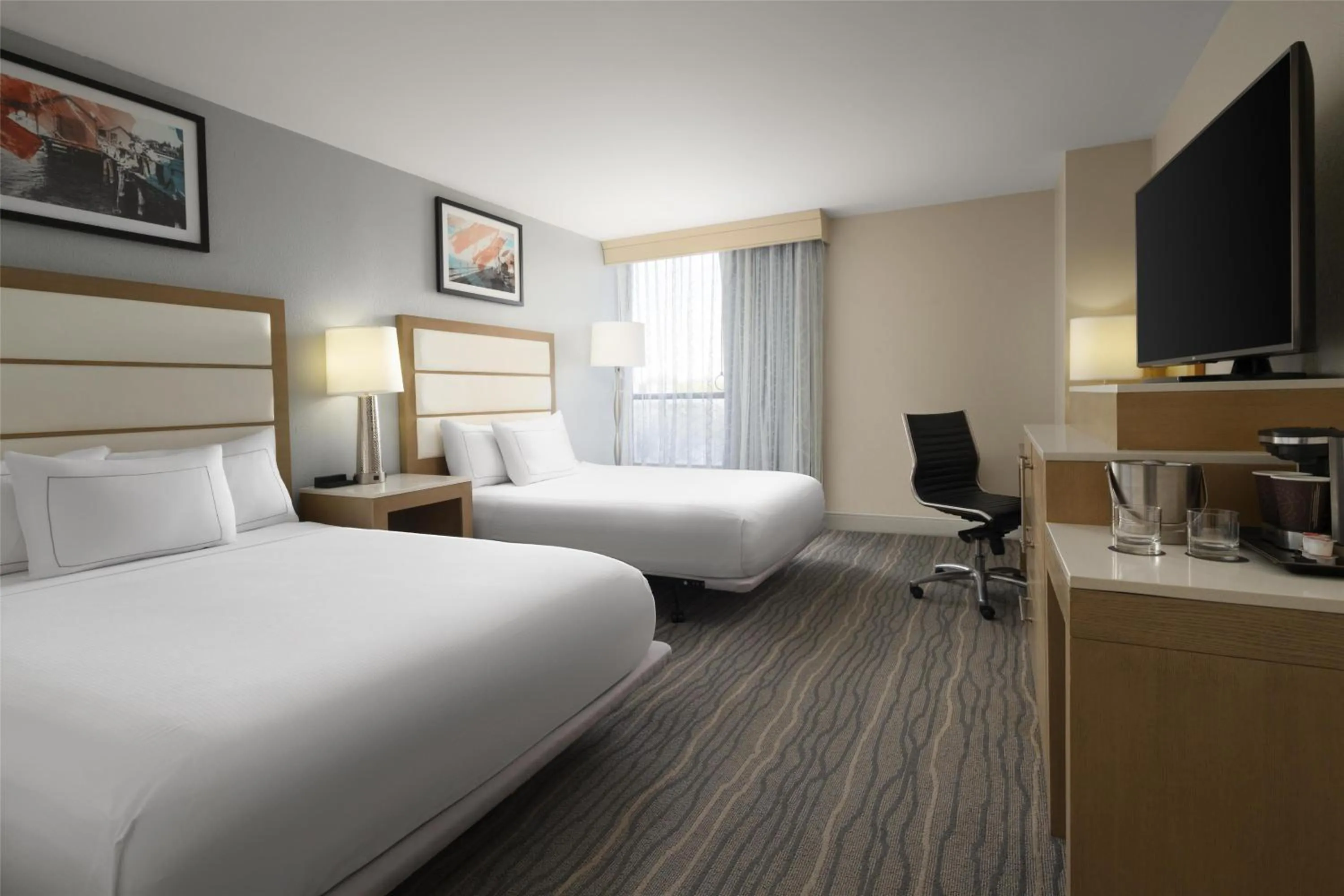 Bed in DoubleTree by Hilton Virginia Beach