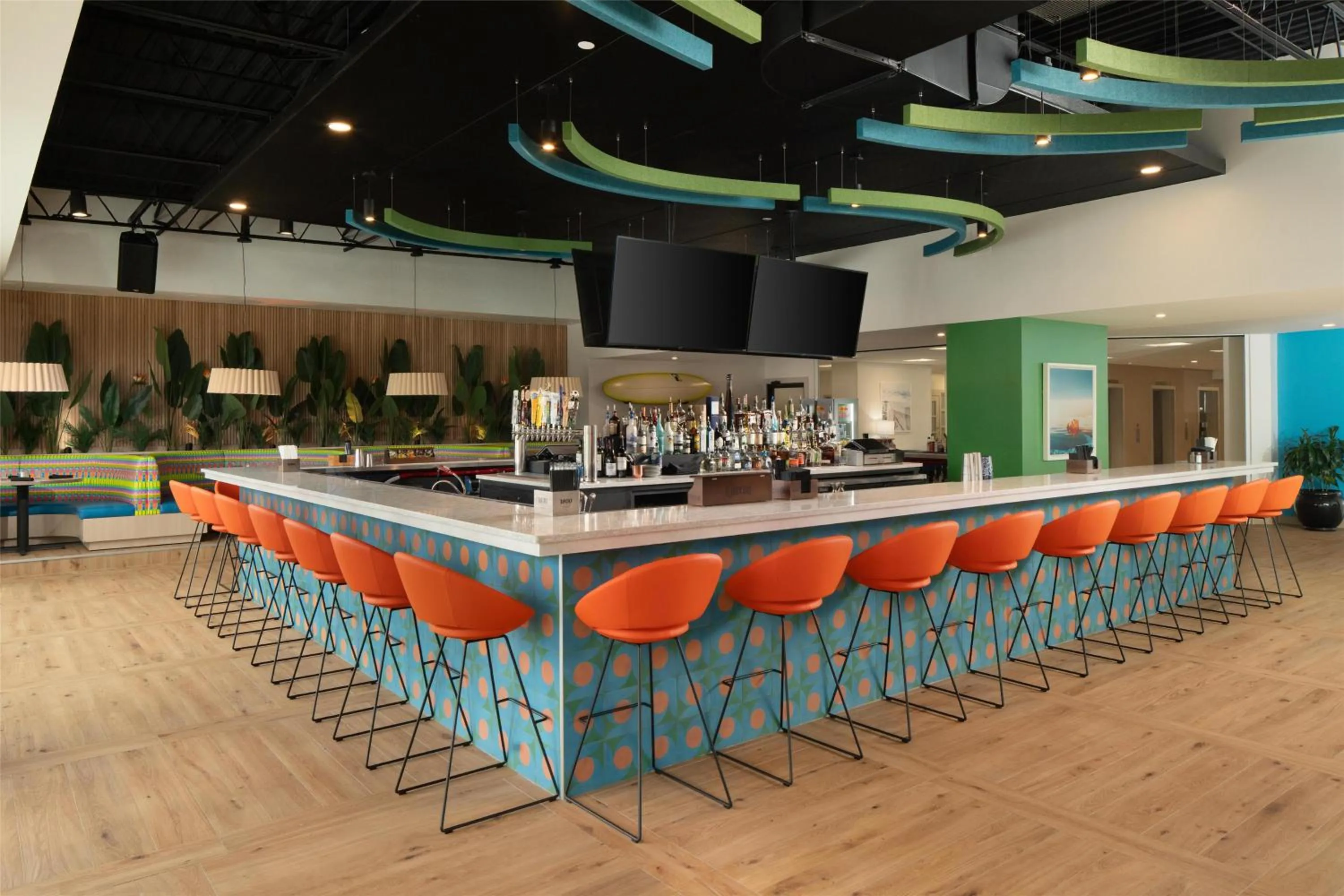 Lounge or bar in DoubleTree by Hilton Virginia Beach